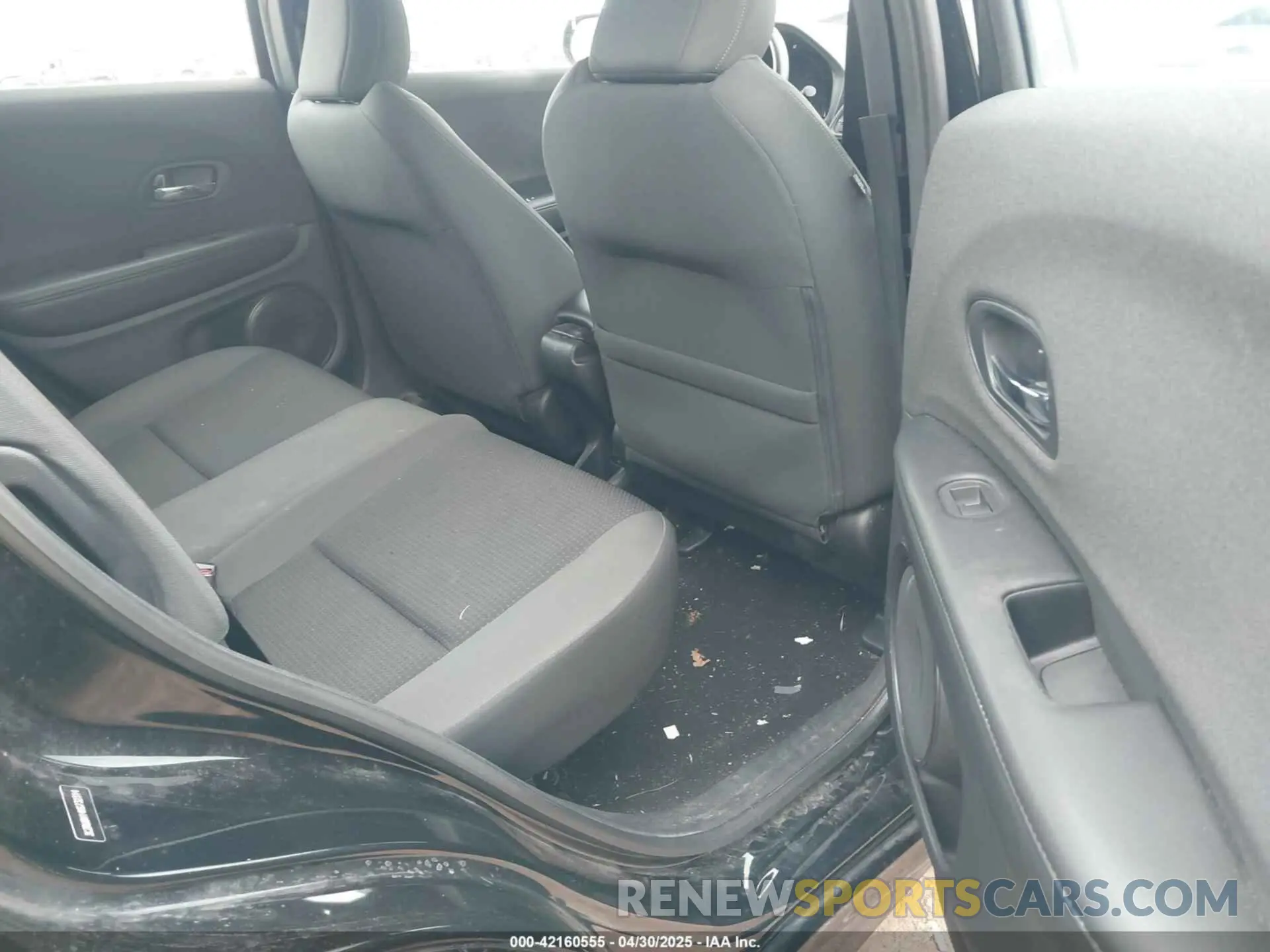 8 Photograph of a damaged car 3CZRU6H14KG732314 HONDA HR-V 2019