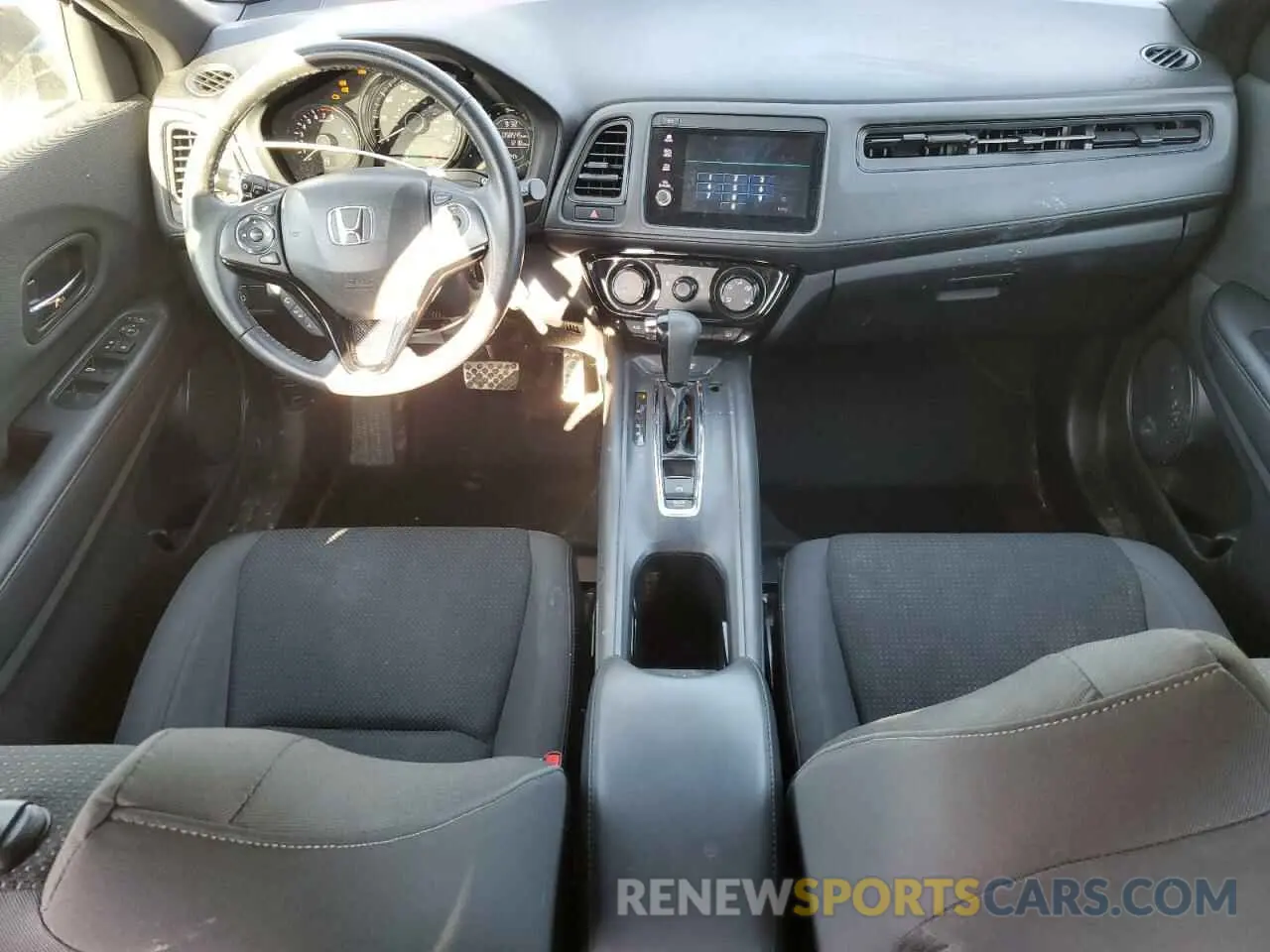 8 Photograph of a damaged car 3CZRU6H14KM704756 HONDA HR-V 2019