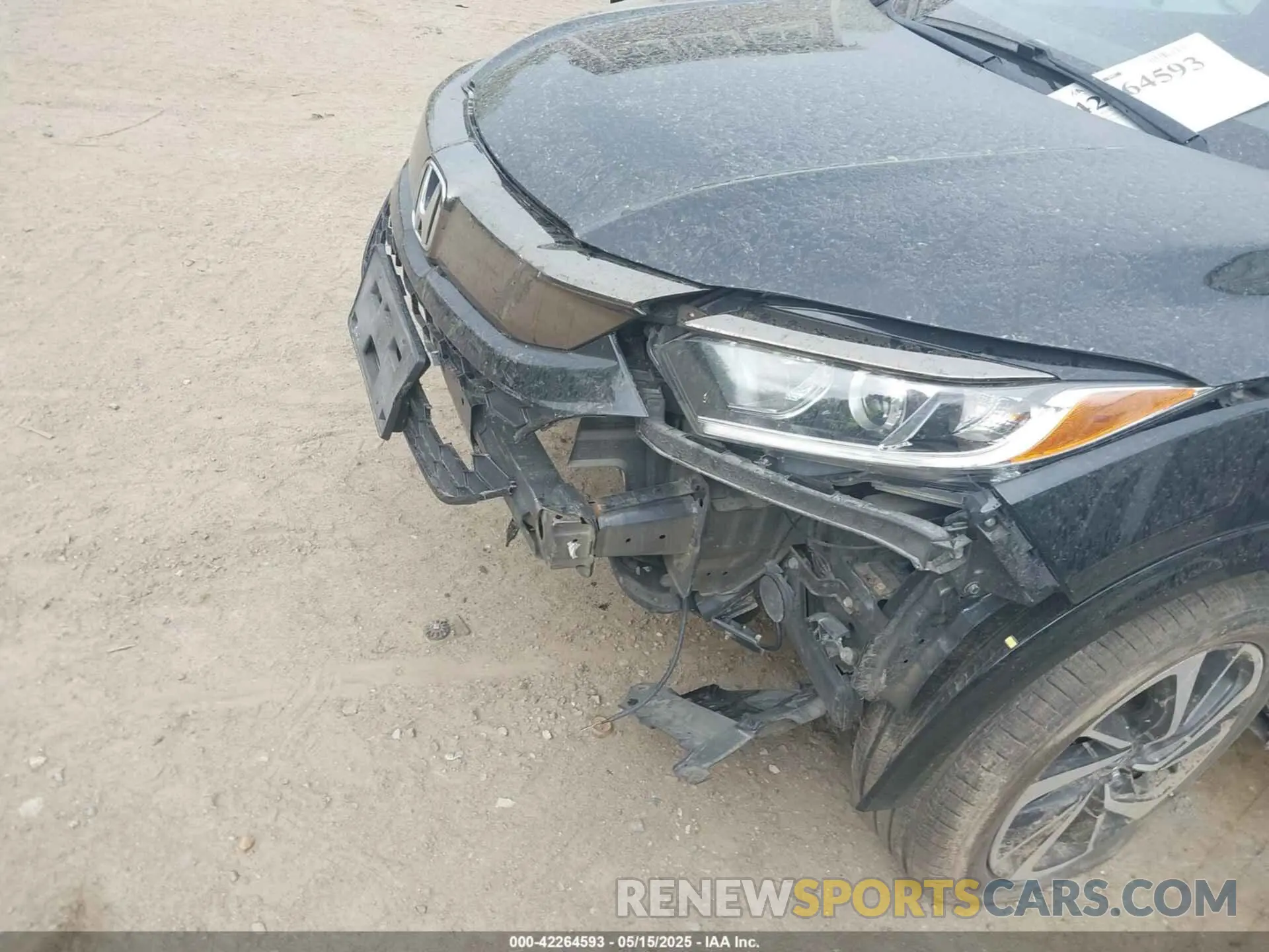 17 Photograph of a damaged car 3CZRU6H14KM739555 HONDA HR-V 2019