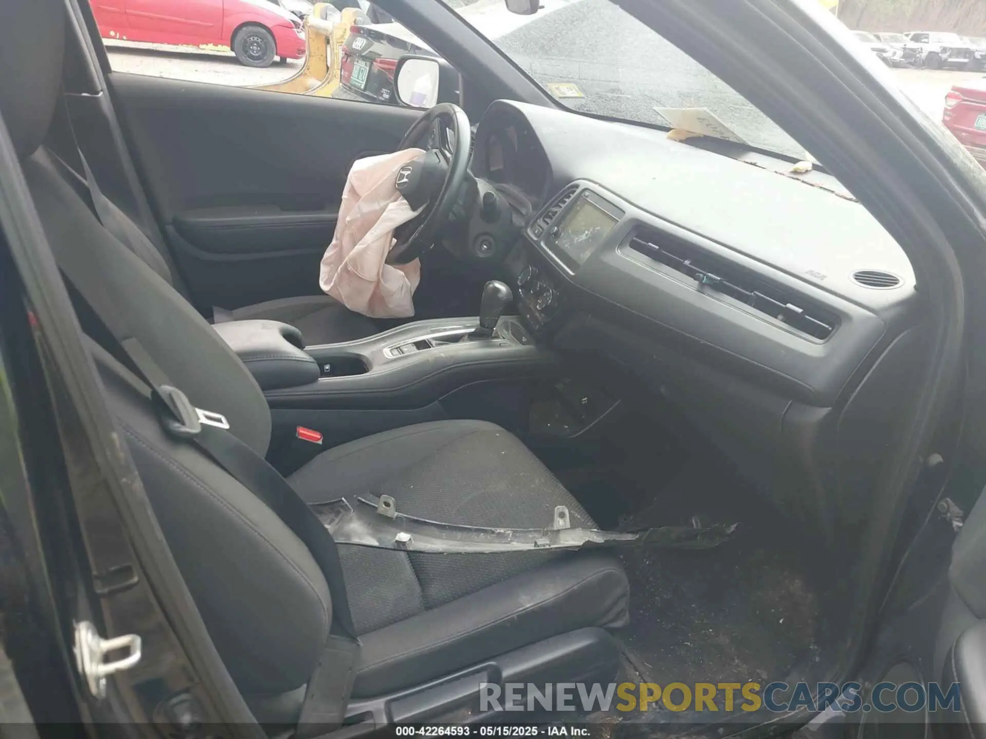 5 Photograph of a damaged car 3CZRU6H14KM739555 HONDA HR-V 2019