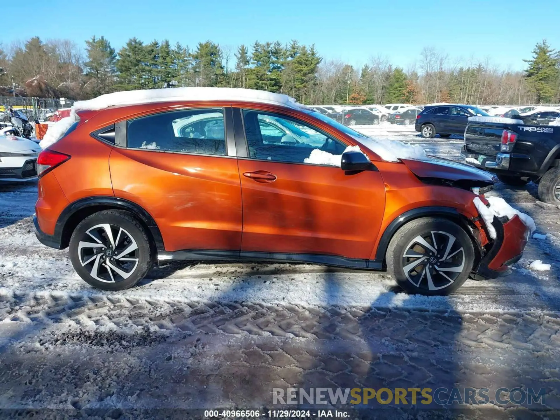 13 Photograph of a damaged car 3CZRU6H15KG704540 HONDA HR-V 2019