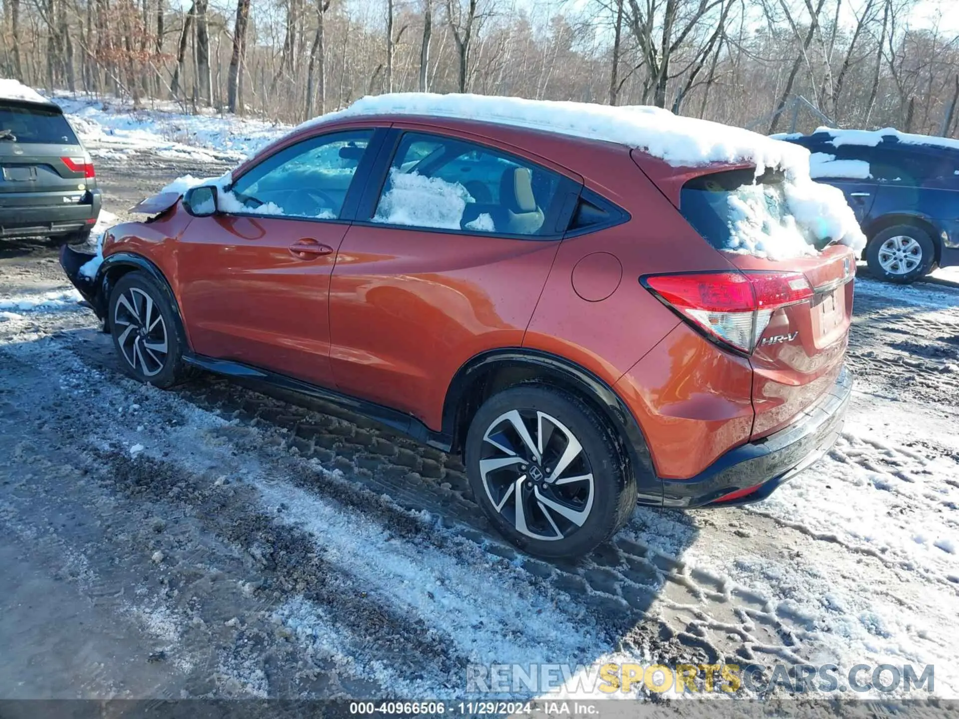 3 Photograph of a damaged car 3CZRU6H15KG704540 HONDA HR-V 2019