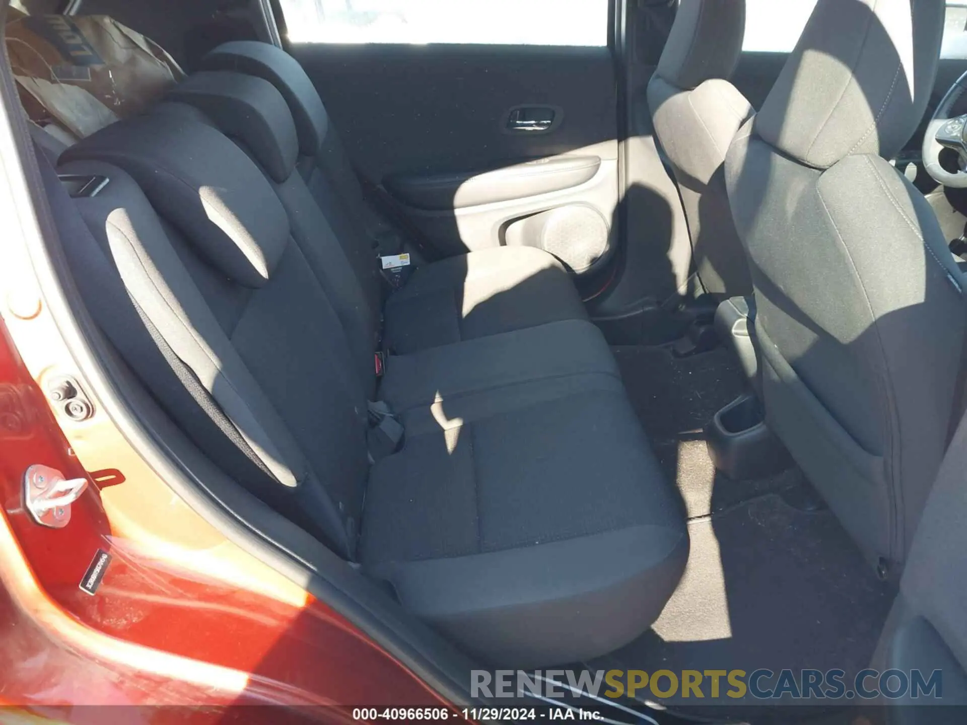 8 Photograph of a damaged car 3CZRU6H15KG704540 HONDA HR-V 2019