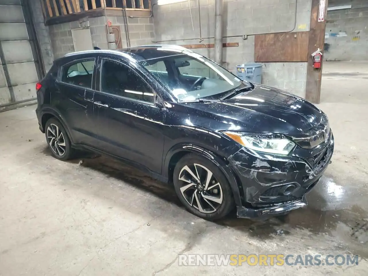 4 Photograph of a damaged car 3CZRU6H15KG718194 HONDA HR-V 2019