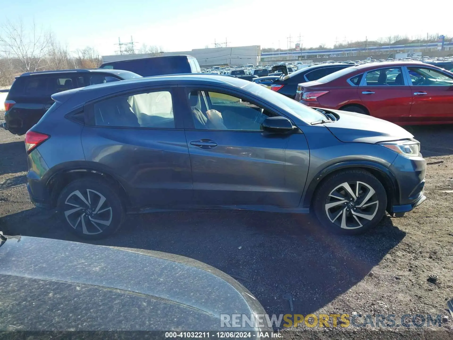13 Photograph of a damaged car 3CZRU6H16KG708175 HONDA HR-V 2019