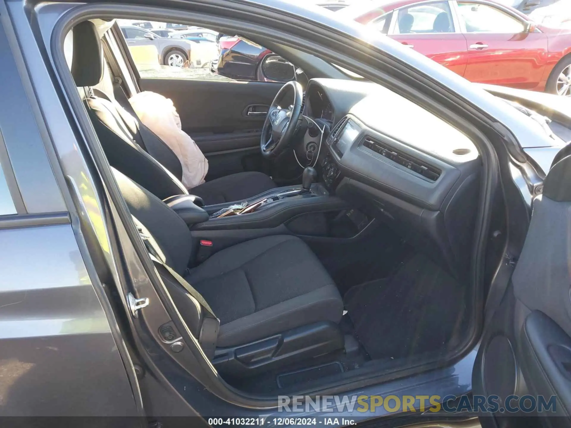 5 Photograph of a damaged car 3CZRU6H16KG708175 HONDA HR-V 2019