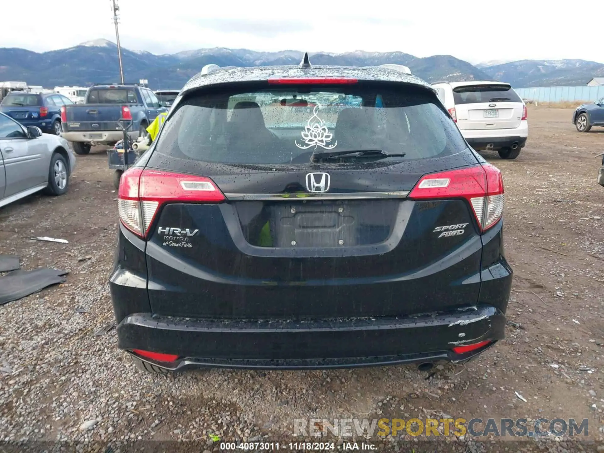 17 Photograph of a damaged car 3CZRU6H16KG708497 HONDA HR-V 2019