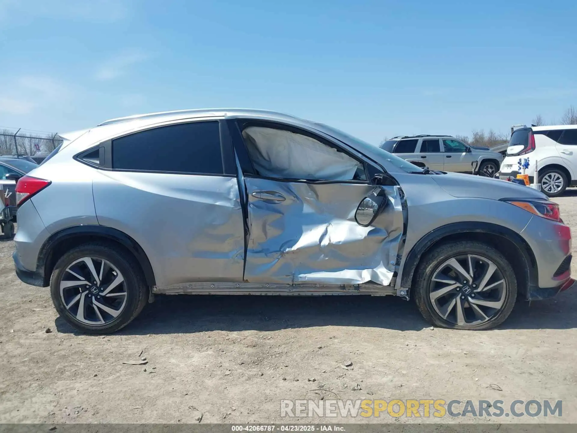 14 Photograph of a damaged car 3CZRU6H16KG709987 HONDA HR-V 2019