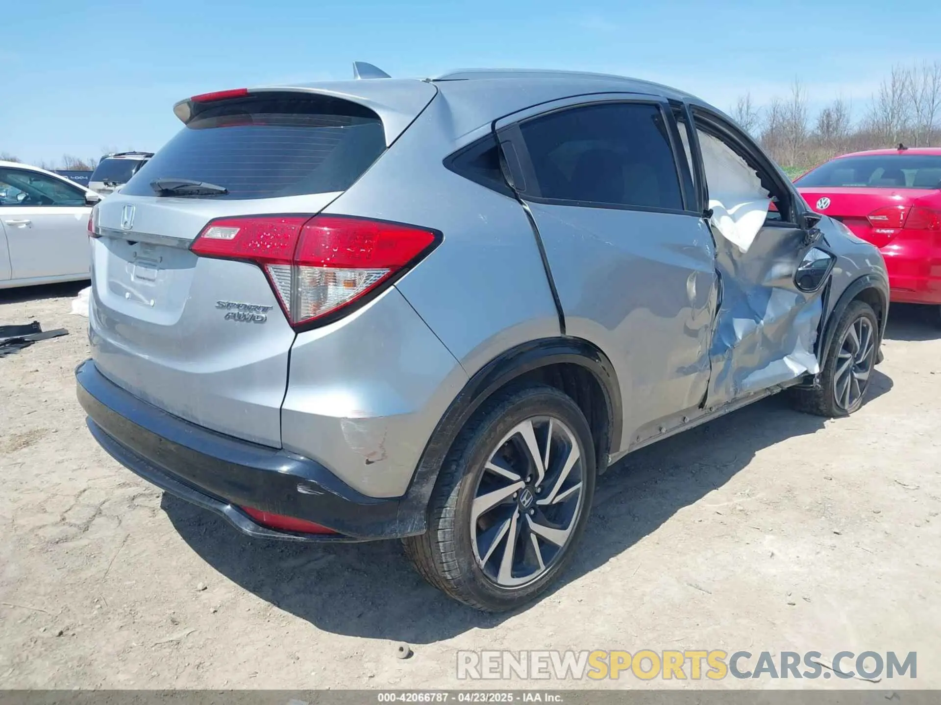 4 Photograph of a damaged car 3CZRU6H16KG709987 HONDA HR-V 2019