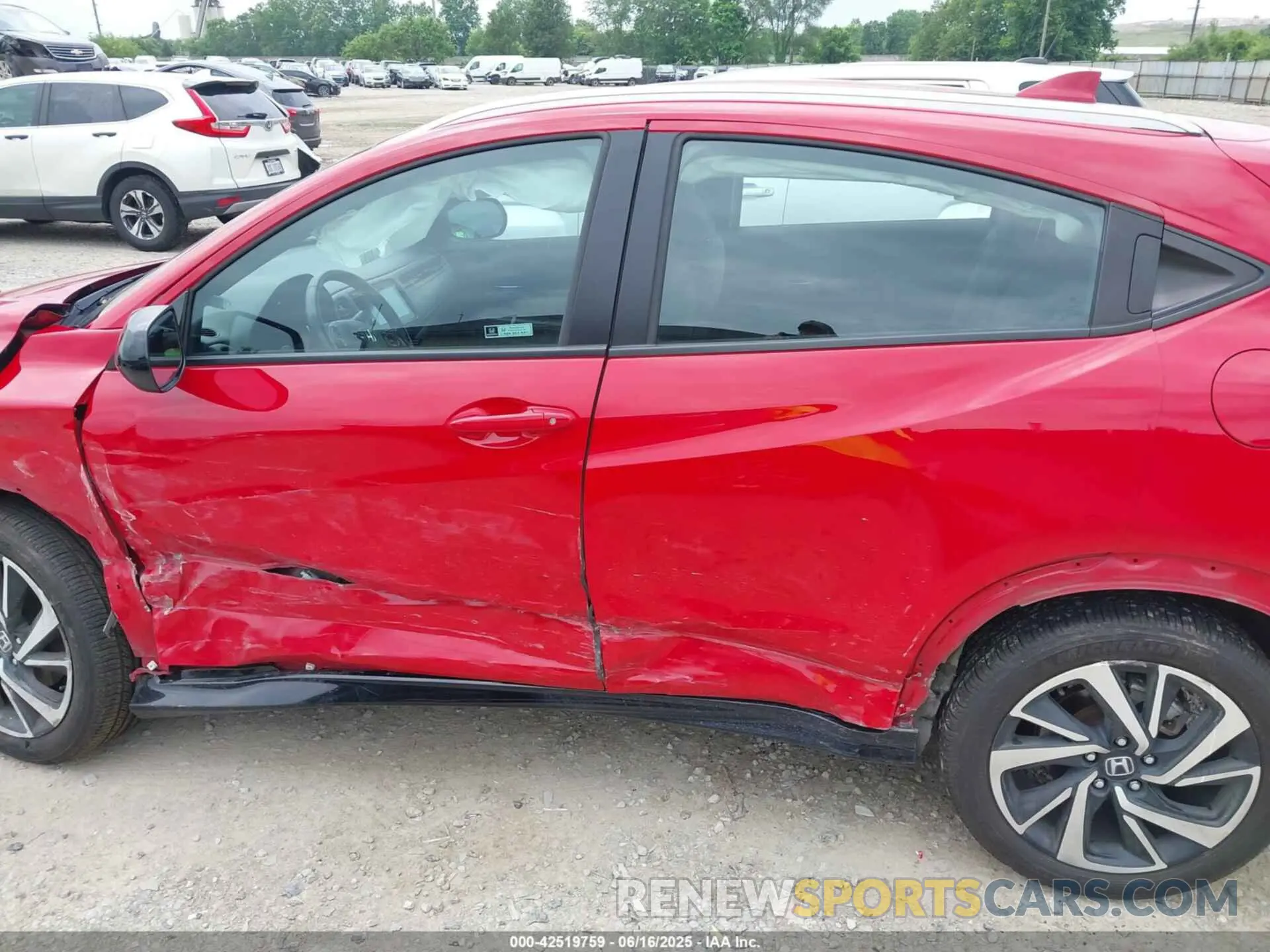 15 Photograph of a damaged car 3CZRU6H16KG726157 HONDA HR-V 2019
