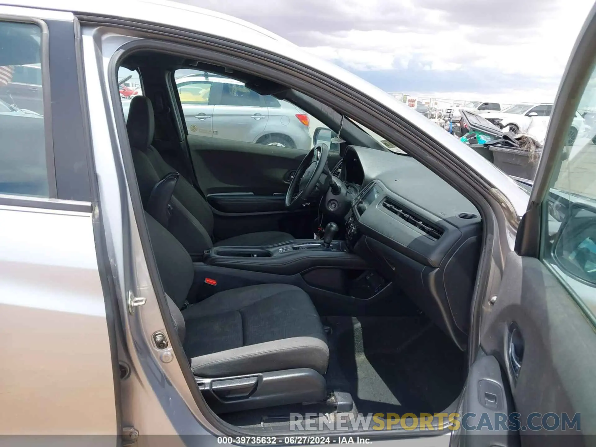 5 Photograph of a damaged car 3CZRU6H16KG734405 HONDA HR-V 2019
