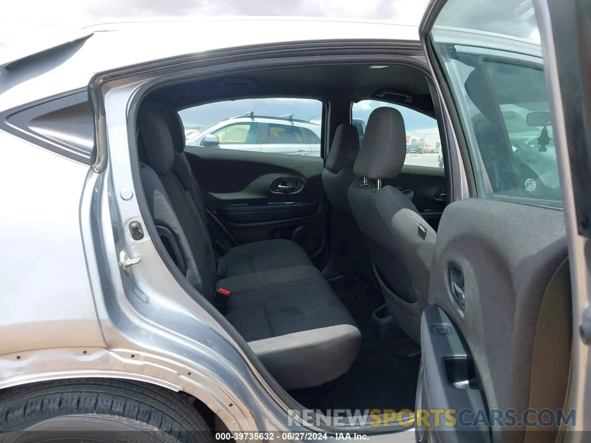8 Photograph of a damaged car 3CZRU6H16KG734405 HONDA HR-V 2019