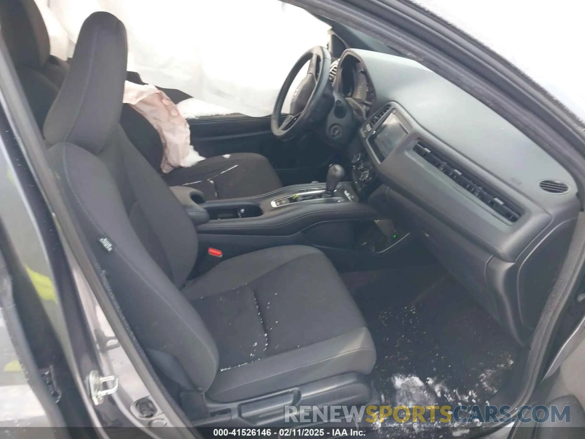 5 Photograph of a damaged car 3CZRU6H17KG702837 HONDA HR-V 2019