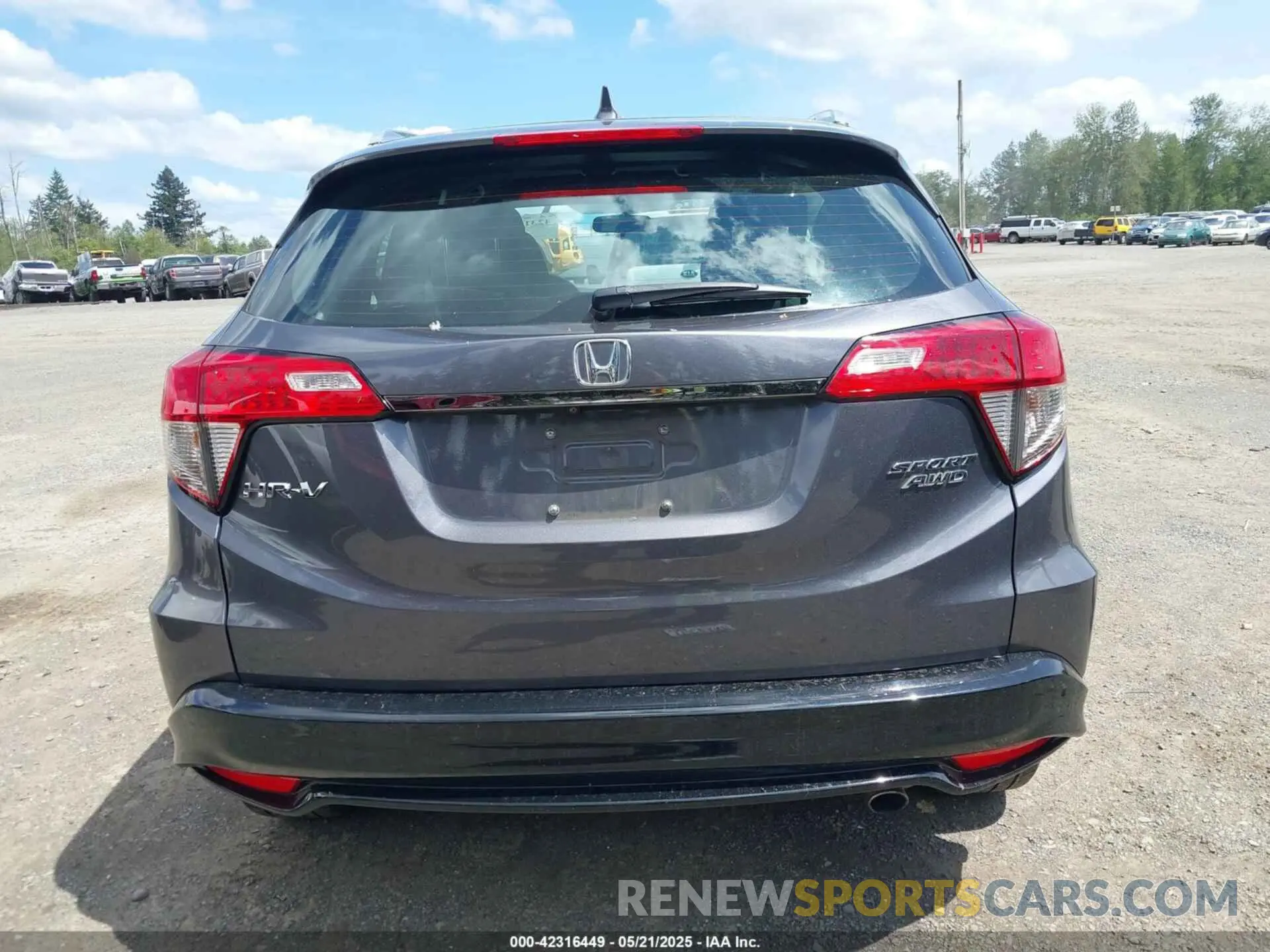 17 Photograph of a damaged car 3CZRU6H17KG711912 HONDA HR-V 2019