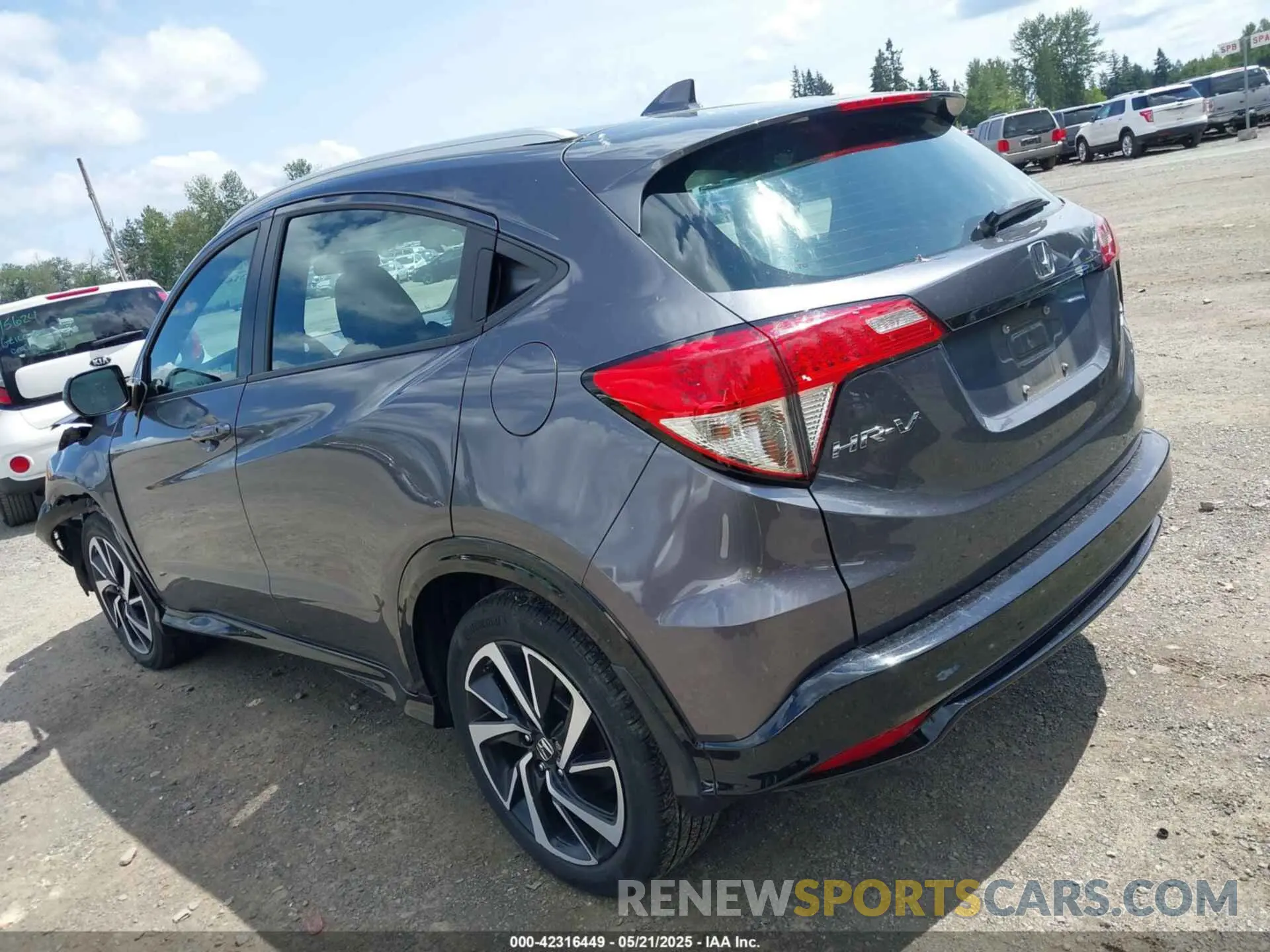 3 Photograph of a damaged car 3CZRU6H17KG711912 HONDA HR-V 2019