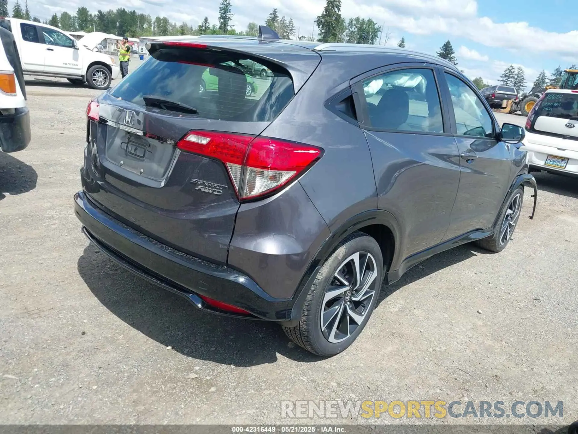 4 Photograph of a damaged car 3CZRU6H17KG711912 HONDA HR-V 2019