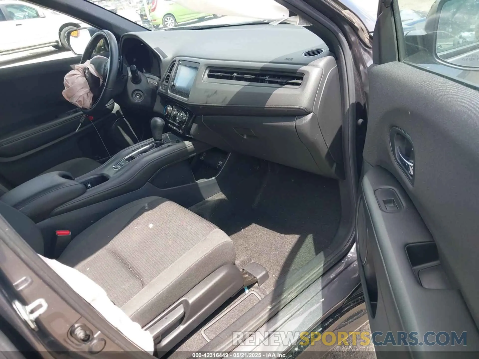 5 Photograph of a damaged car 3CZRU6H17KG711912 HONDA HR-V 2019