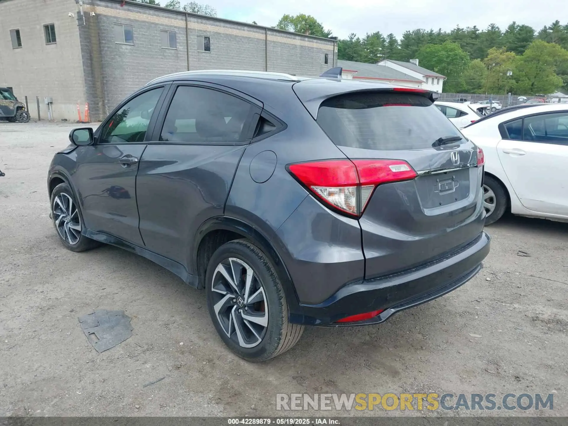 3 Photograph of a damaged car 3CZRU6H17KG712073 HONDA HR-V 2019