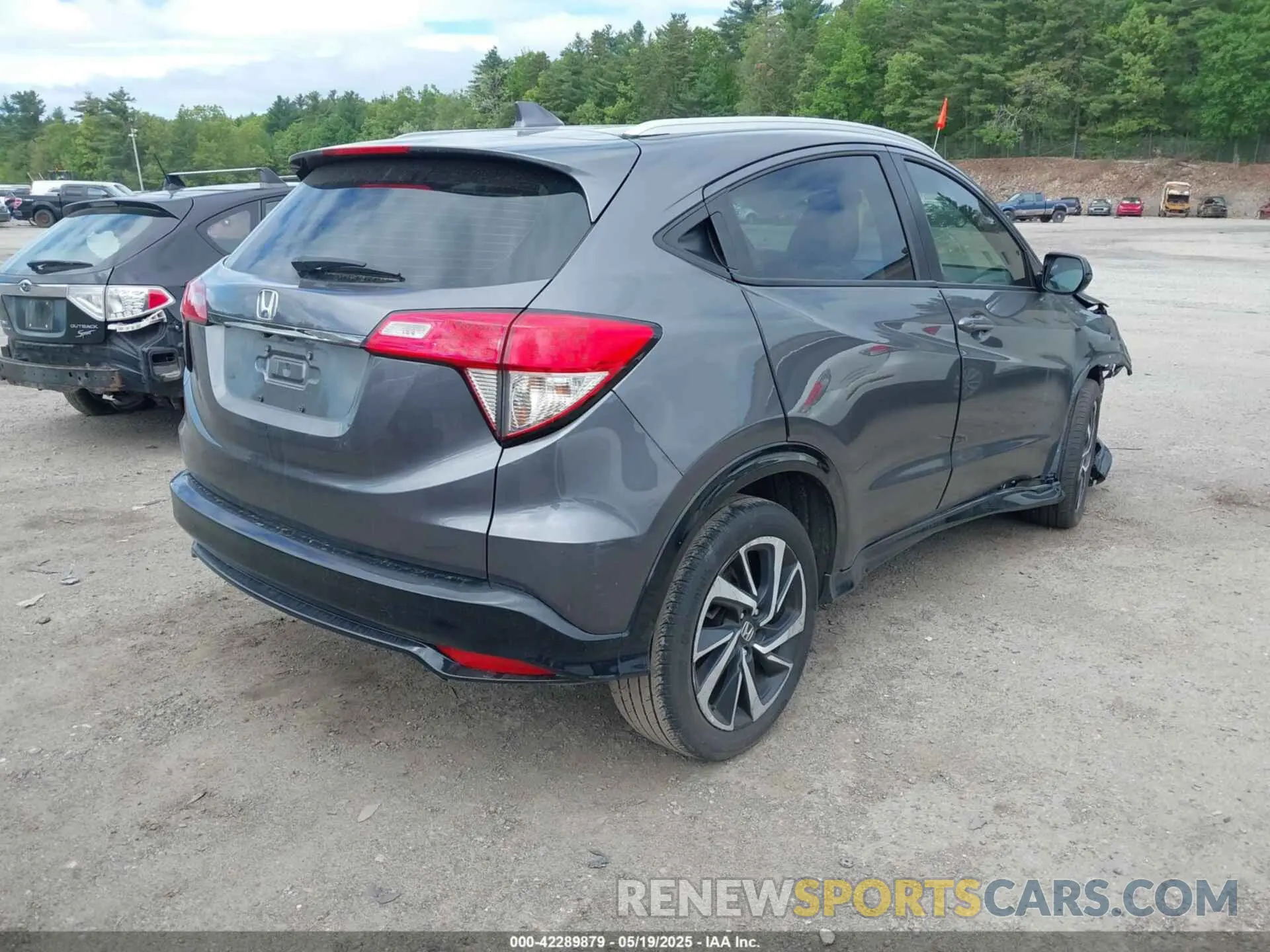 4 Photograph of a damaged car 3CZRU6H17KG712073 HONDA HR-V 2019