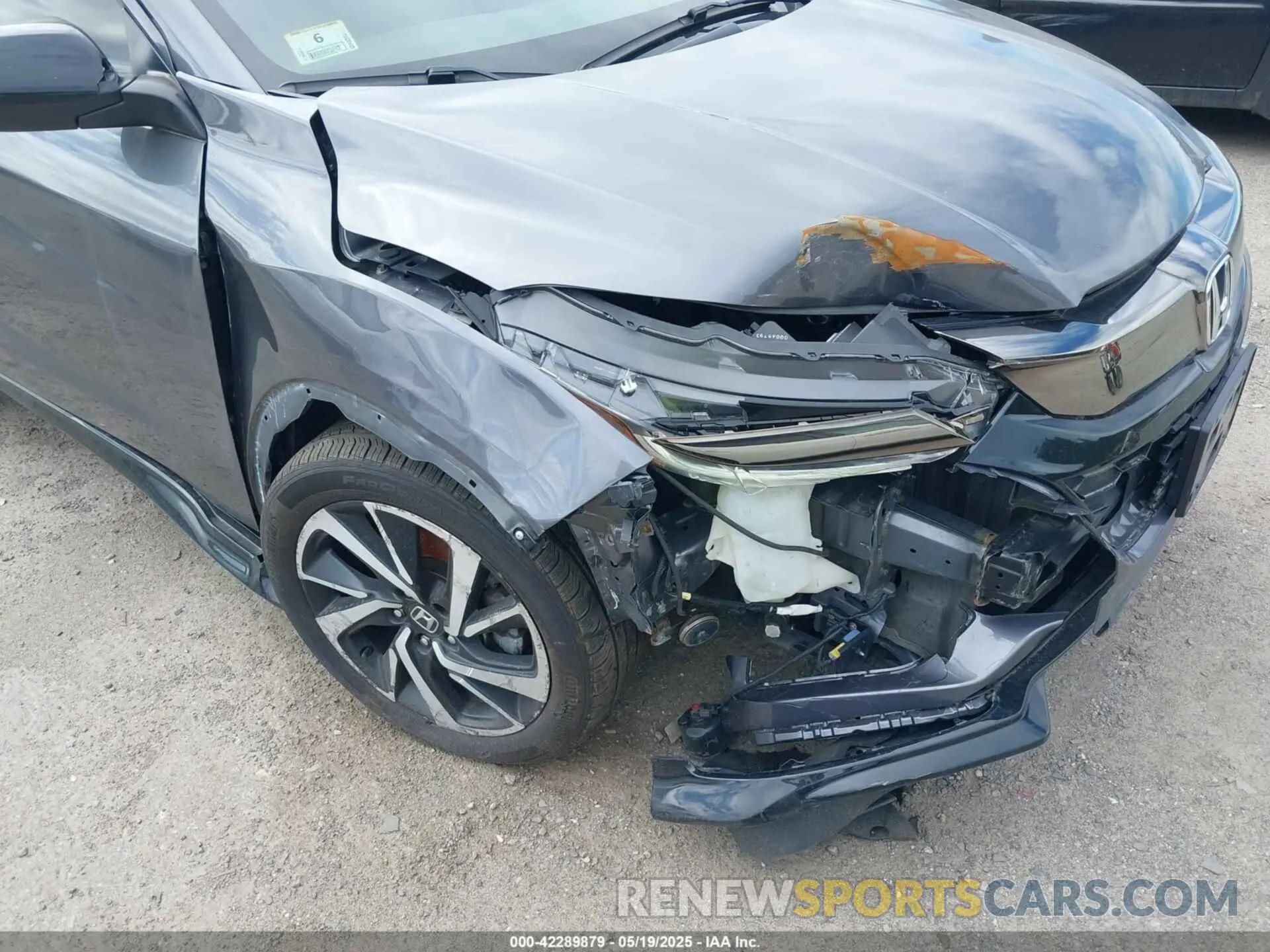 6 Photograph of a damaged car 3CZRU6H17KG712073 HONDA HR-V 2019