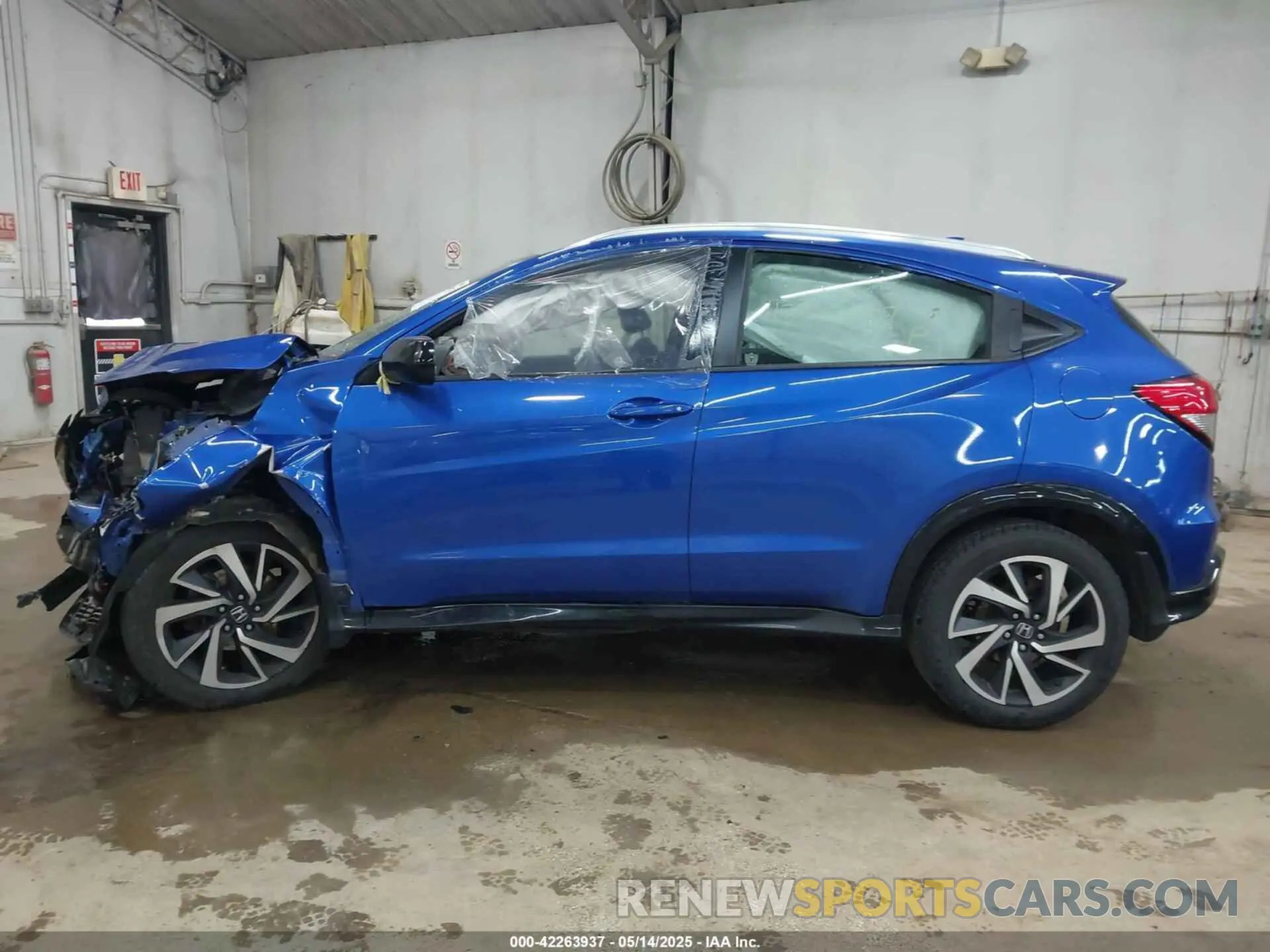 14 Photograph of a damaged car 3CZRU6H17KG720805 HONDA HR-V 2019