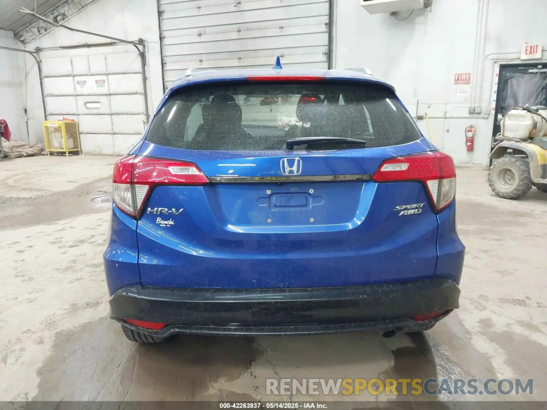 16 Photograph of a damaged car 3CZRU6H17KG720805 HONDA HR-V 2019