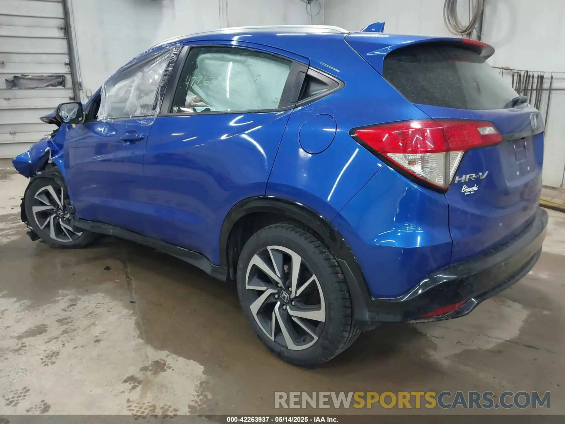3 Photograph of a damaged car 3CZRU6H17KG720805 HONDA HR-V 2019