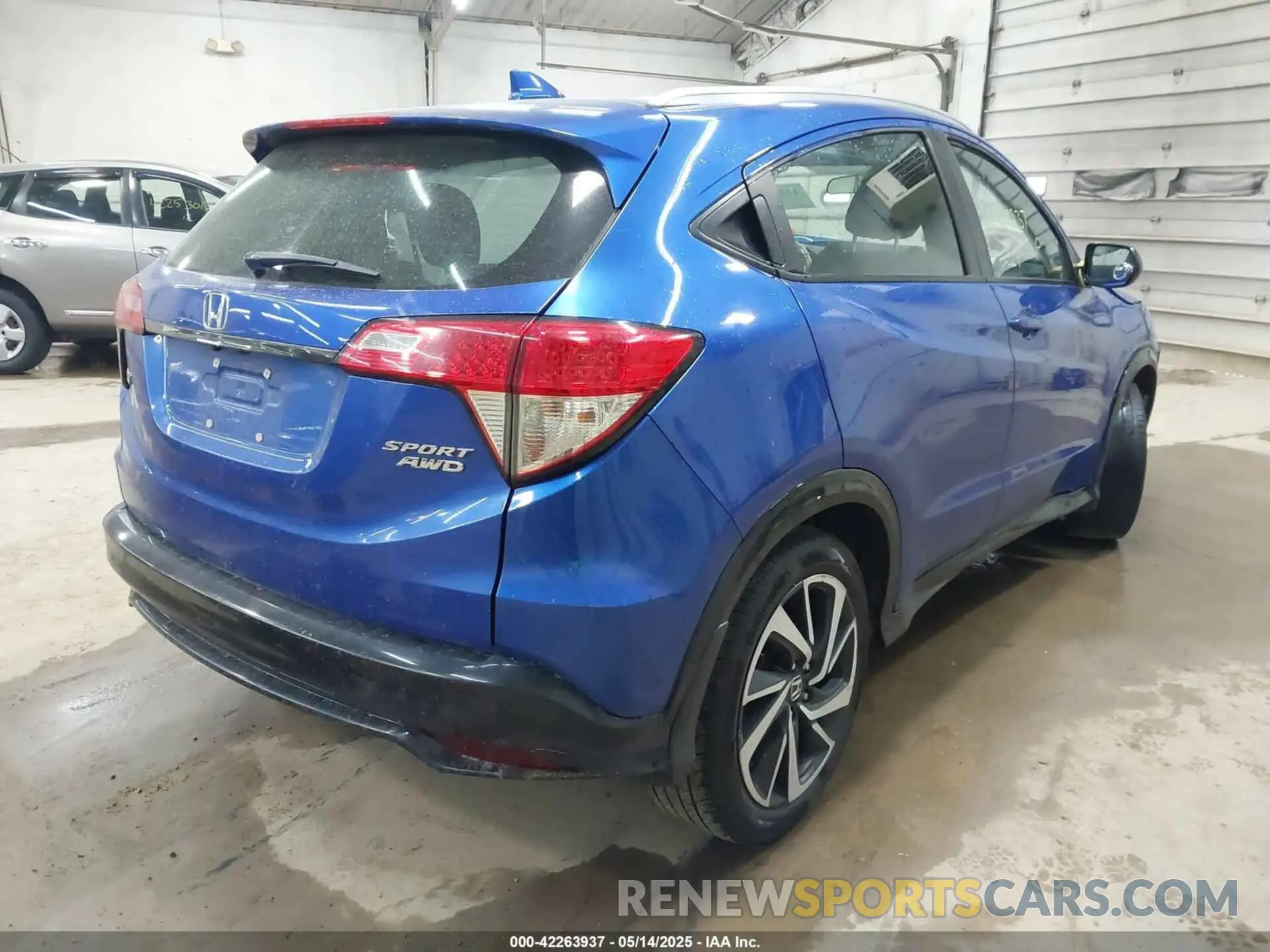 4 Photograph of a damaged car 3CZRU6H17KG720805 HONDA HR-V 2019