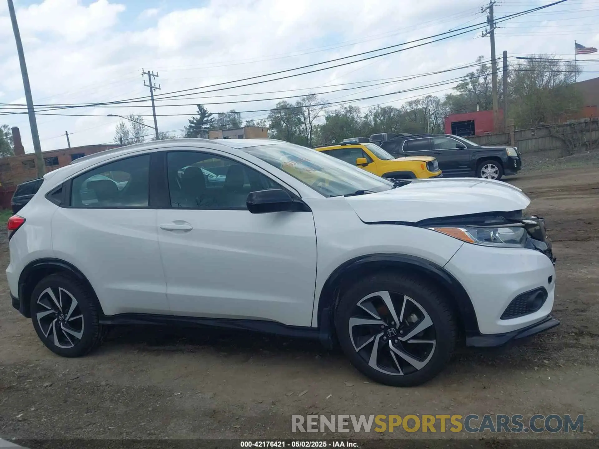 13 Photograph of a damaged car 3CZRU6H17KM725424 HONDA HR-V 2019