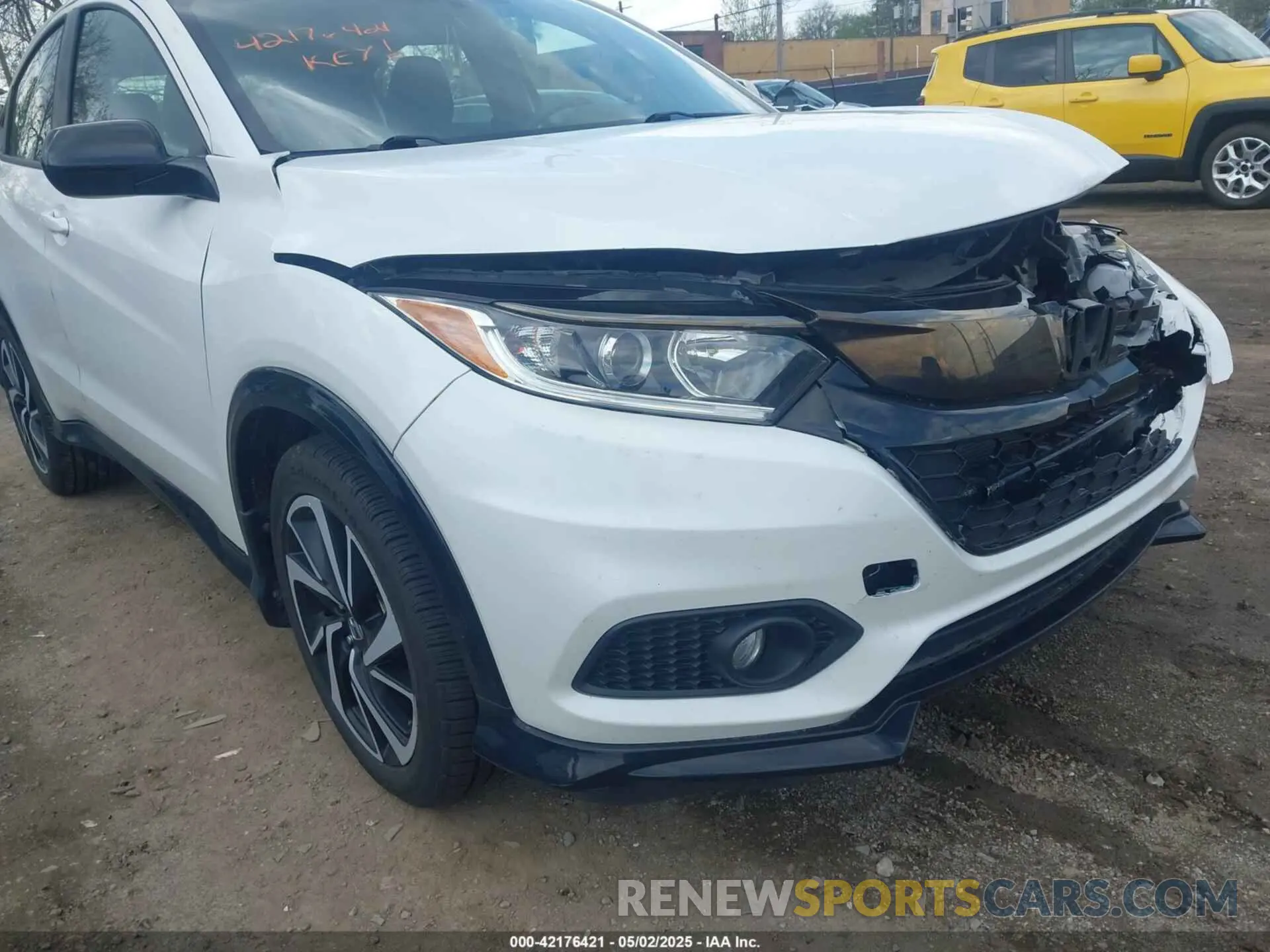 18 Photograph of a damaged car 3CZRU6H17KM725424 HONDA HR-V 2019