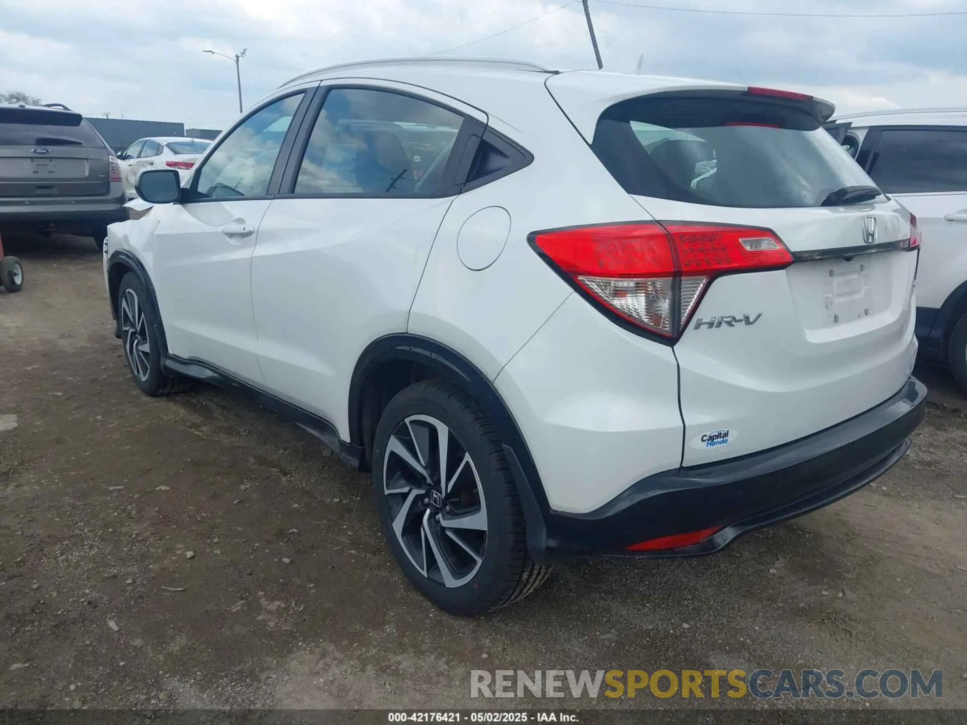 3 Photograph of a damaged car 3CZRU6H17KM725424 HONDA HR-V 2019