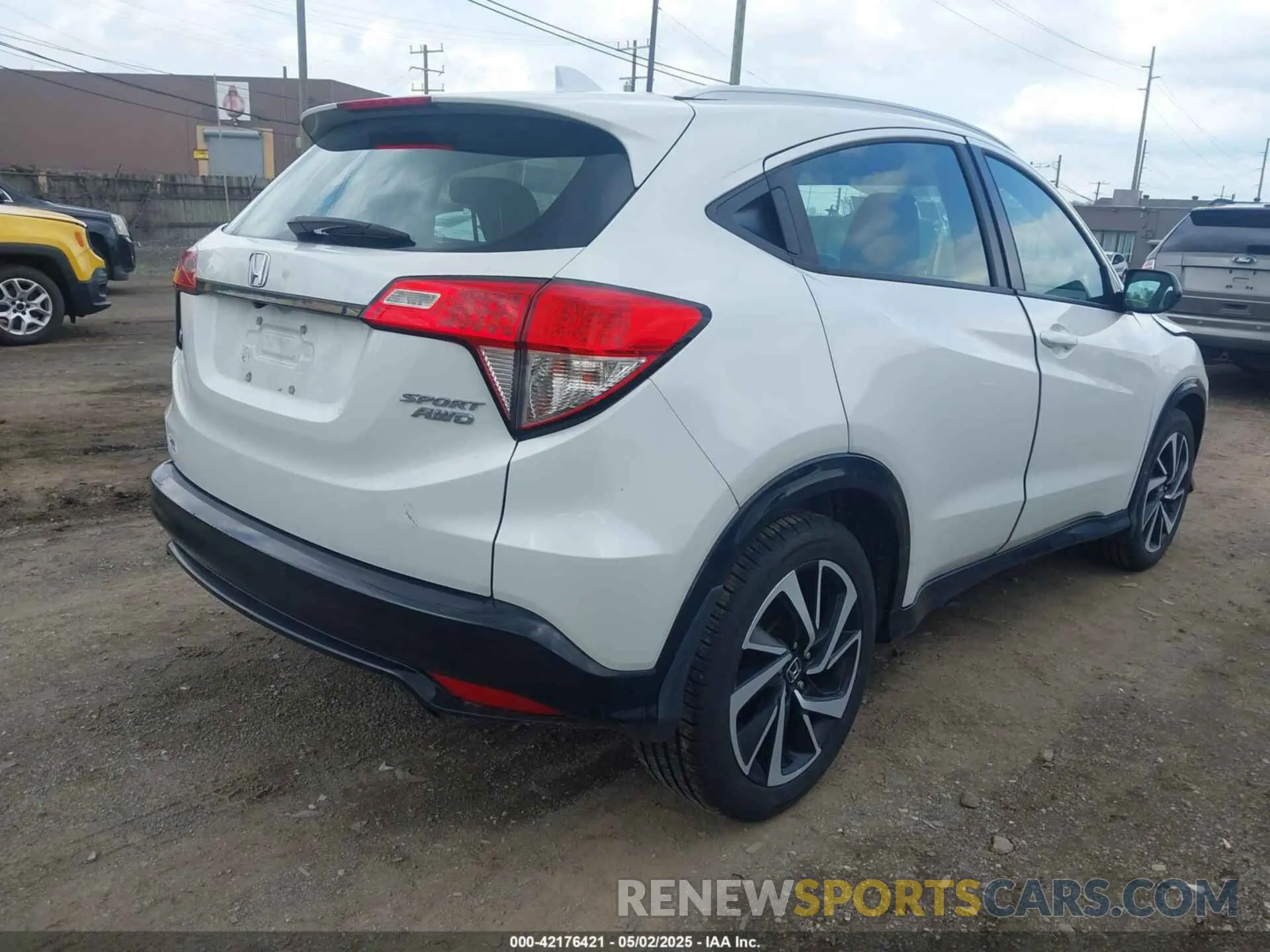 4 Photograph of a damaged car 3CZRU6H17KM725424 HONDA HR-V 2019