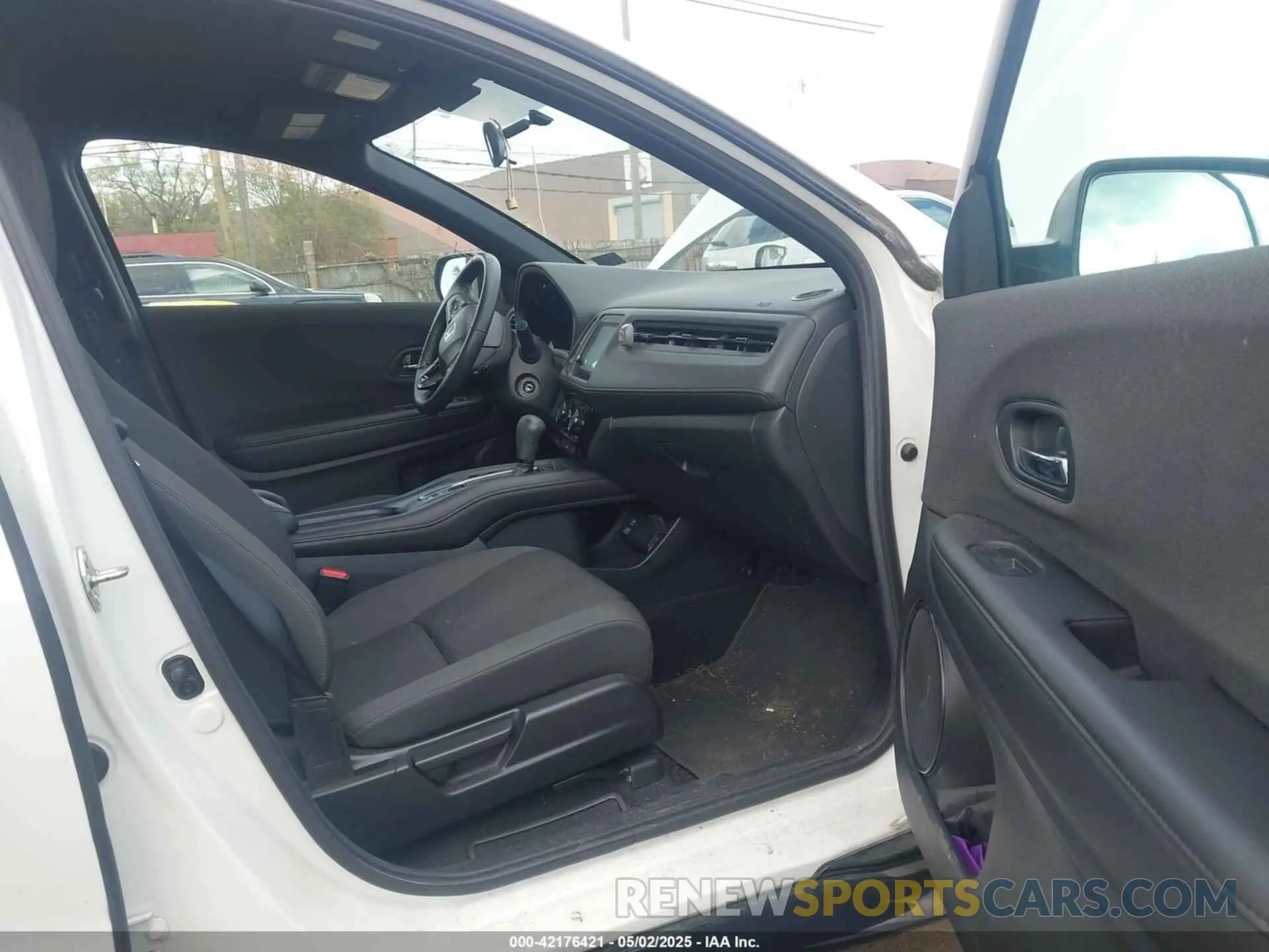 5 Photograph of a damaged car 3CZRU6H17KM725424 HONDA HR-V 2019