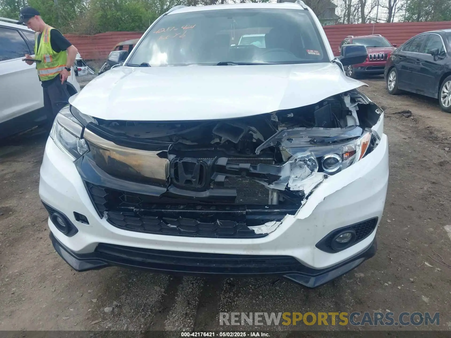 6 Photograph of a damaged car 3CZRU6H17KM725424 HONDA HR-V 2019