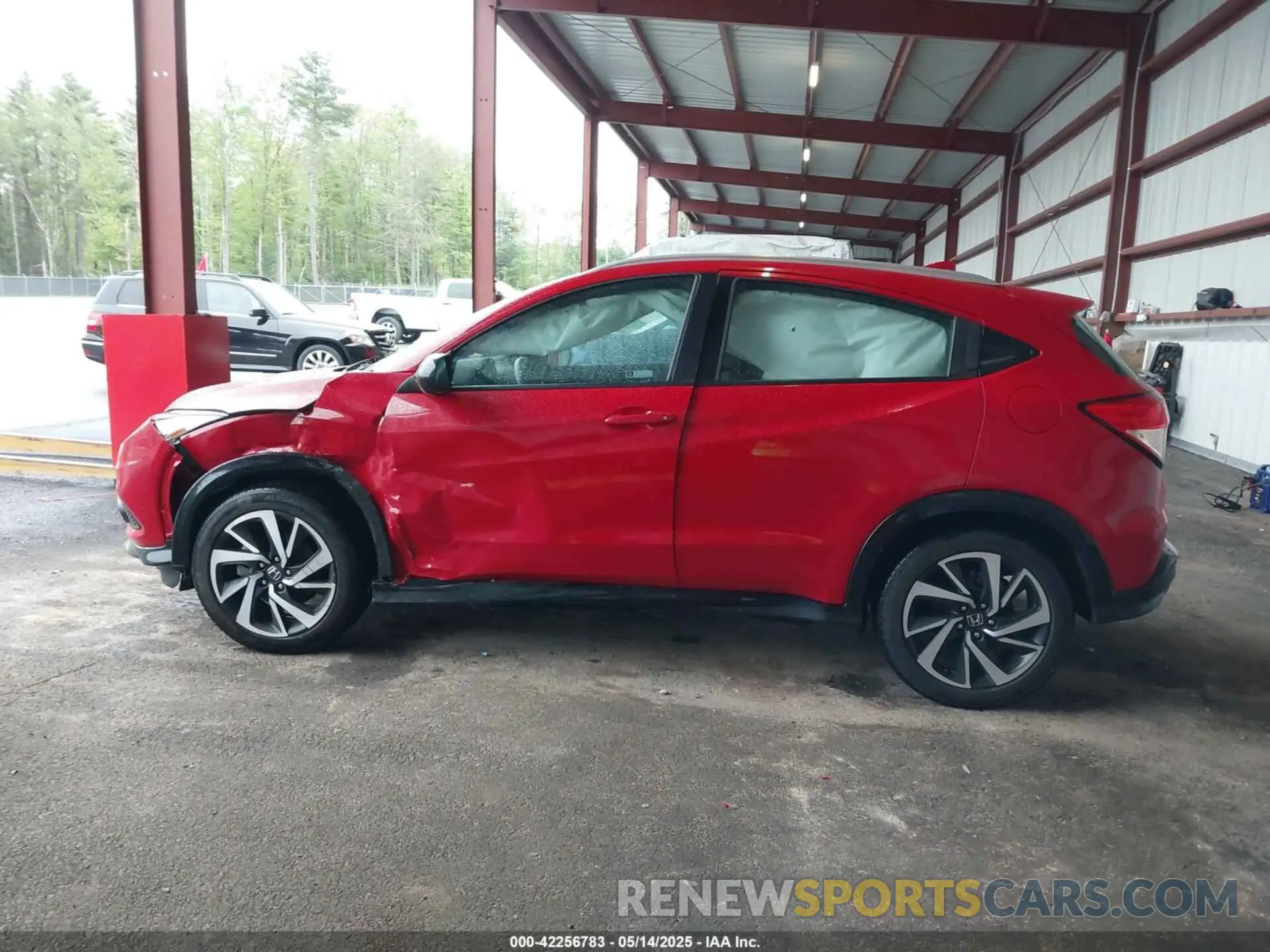 14 Photograph of a damaged car 3CZRU6H18KG708677 HONDA HR-V 2019