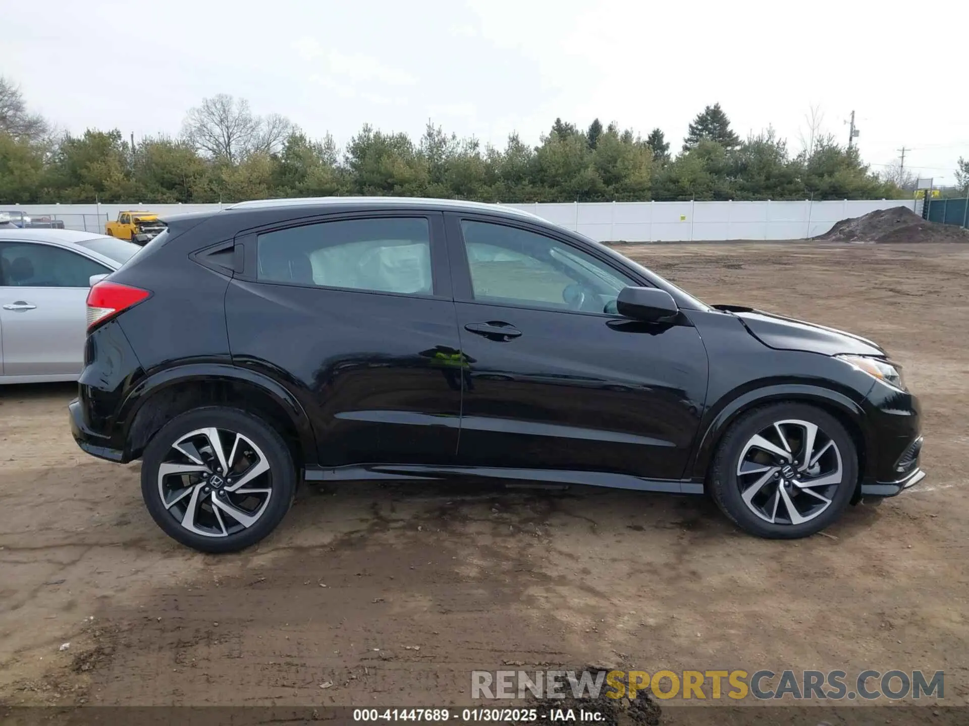 14 Photograph of a damaged car 3CZRU6H19KG718344 HONDA HR-V 2019