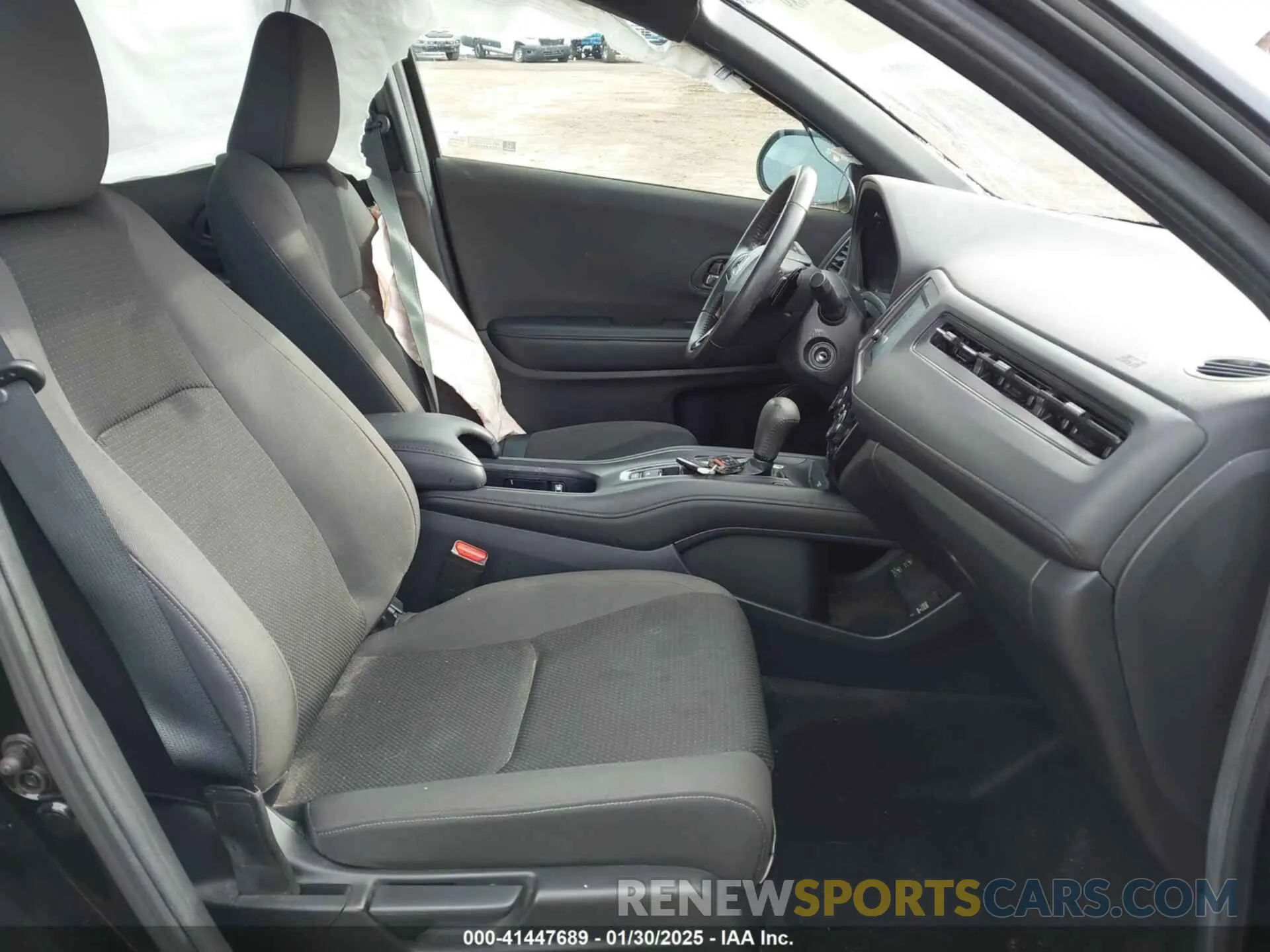 5 Photograph of a damaged car 3CZRU6H19KG718344 HONDA HR-V 2019