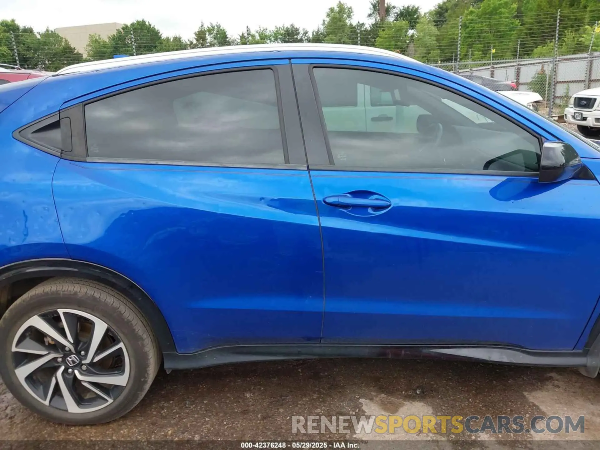13 Photograph of a damaged car 3CZRU6H19KG719476 HONDA HR-V 2019