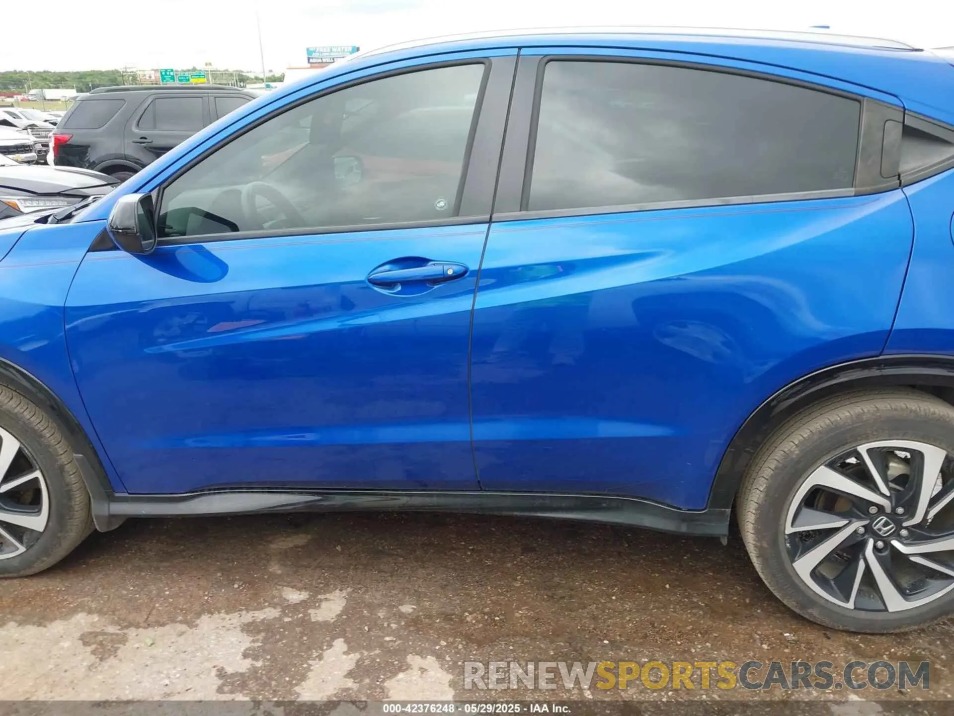 14 Photograph of a damaged car 3CZRU6H19KG719476 HONDA HR-V 2019