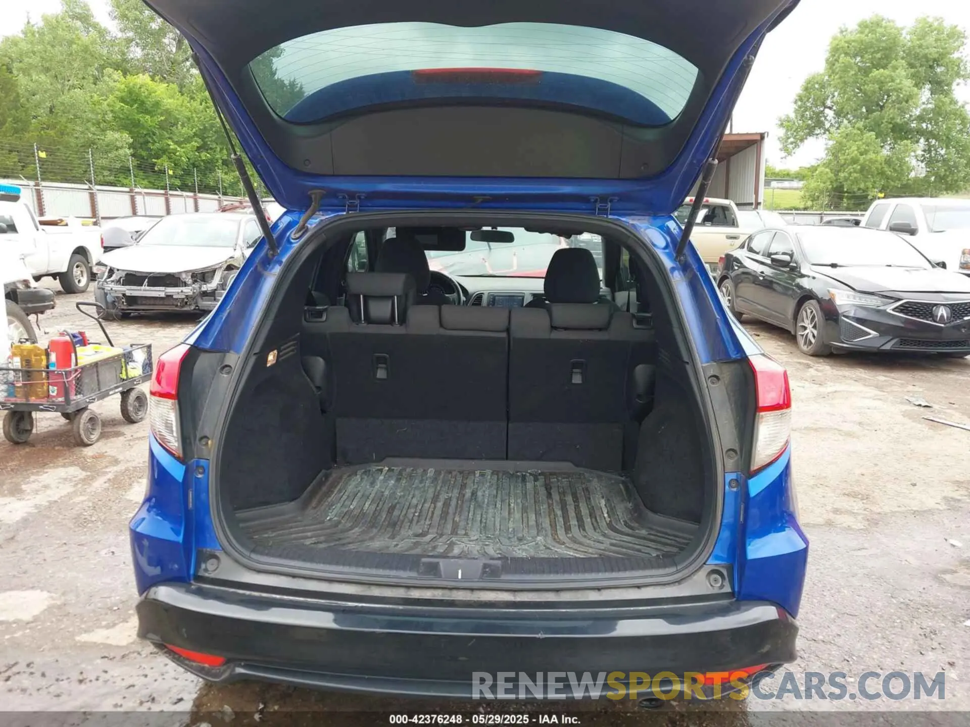 17 Photograph of a damaged car 3CZRU6H19KG719476 HONDA HR-V 2019