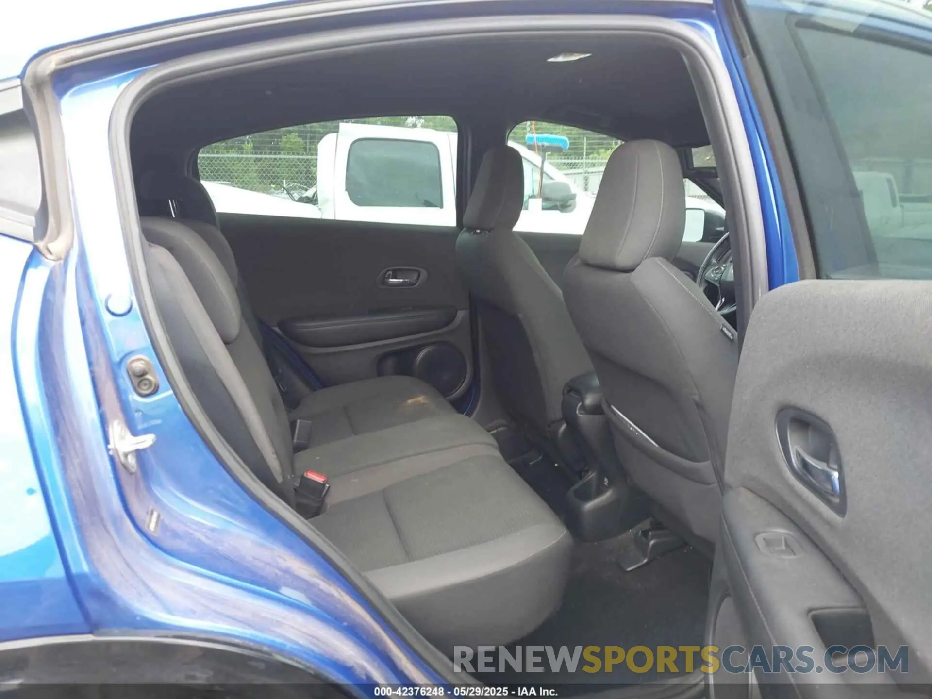 8 Photograph of a damaged car 3CZRU6H19KG719476 HONDA HR-V 2019