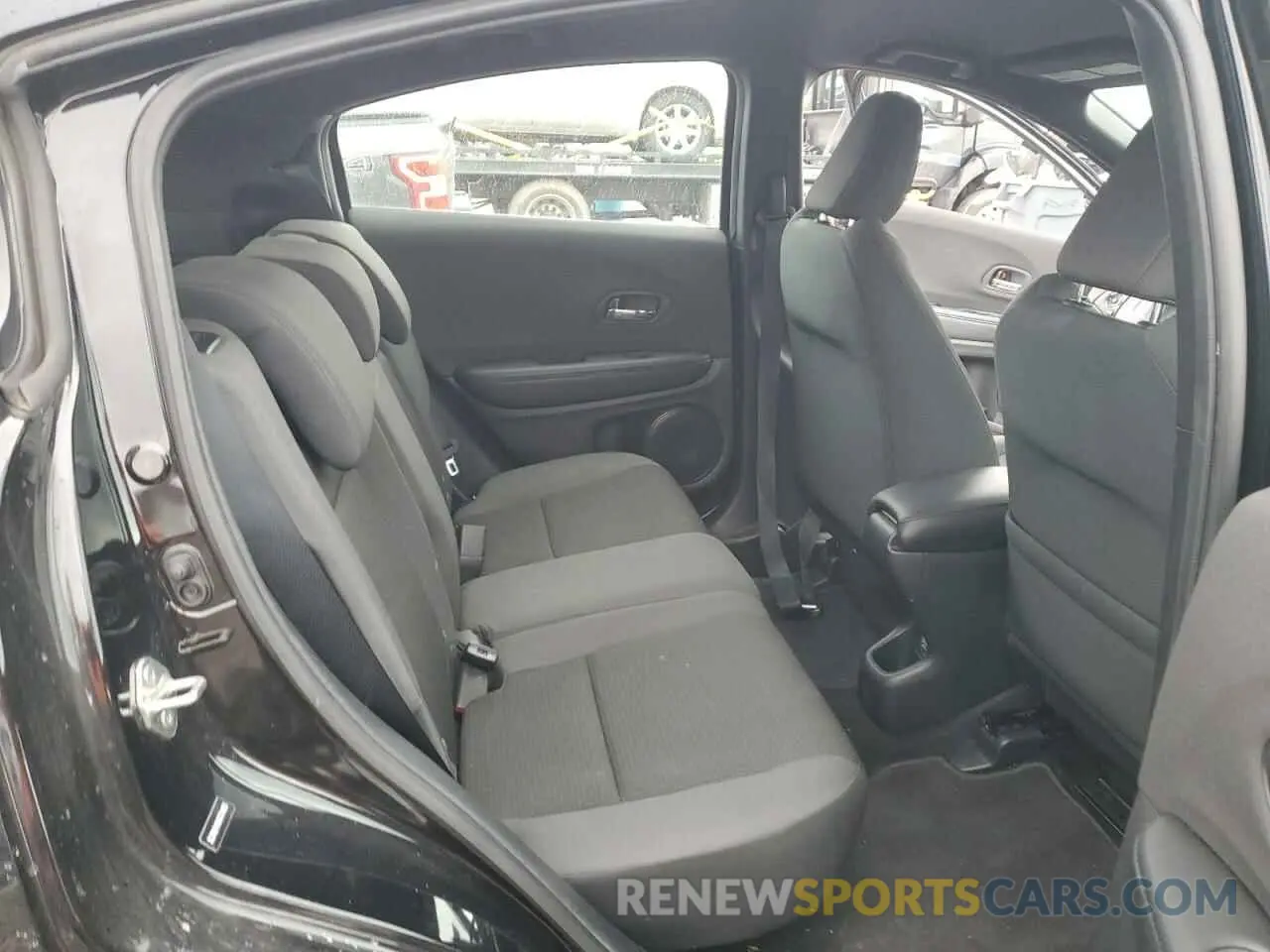 11 Photograph of a damaged car 3CZRU6H19KG724953 HONDA HR-V 2019