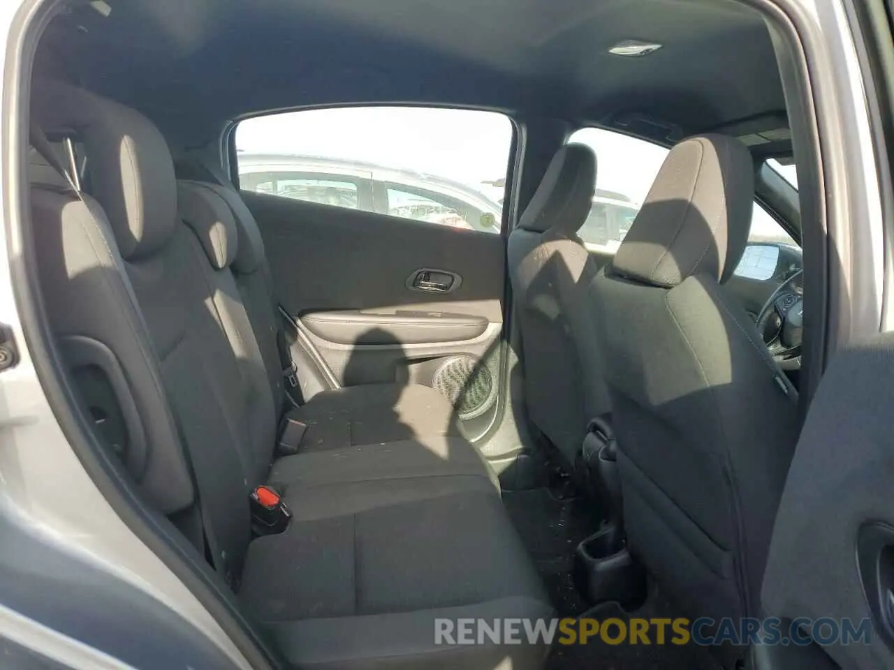 10 Photograph of a damaged car 3CZRU6H1XKG713802 HONDA HR-V 2019