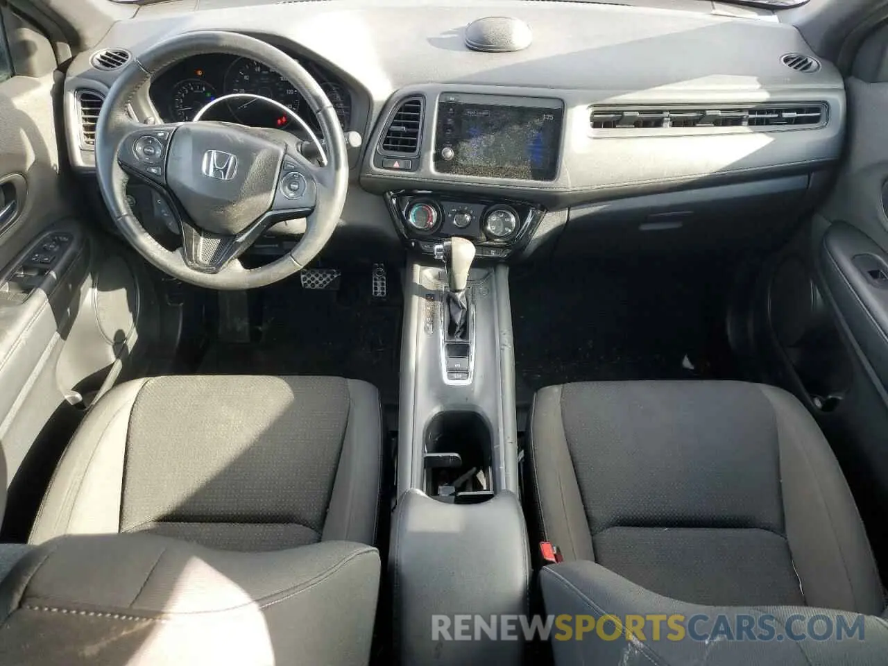 8 Photograph of a damaged car 3CZRU6H1XKG713802 HONDA HR-V 2019
