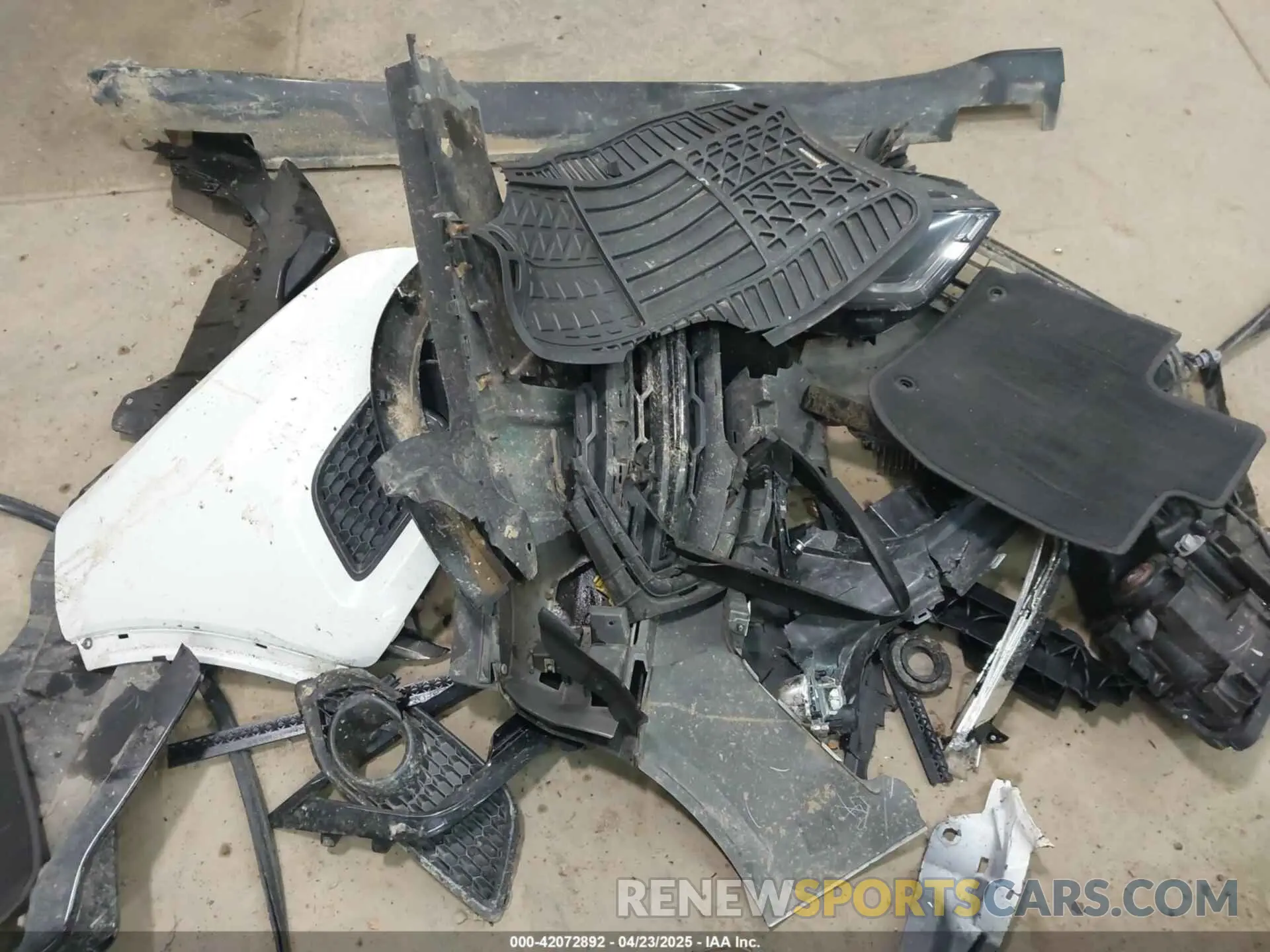 12 Photograph of a damaged car 3CZRU6H1XKM705684 HONDA HR-V 2019