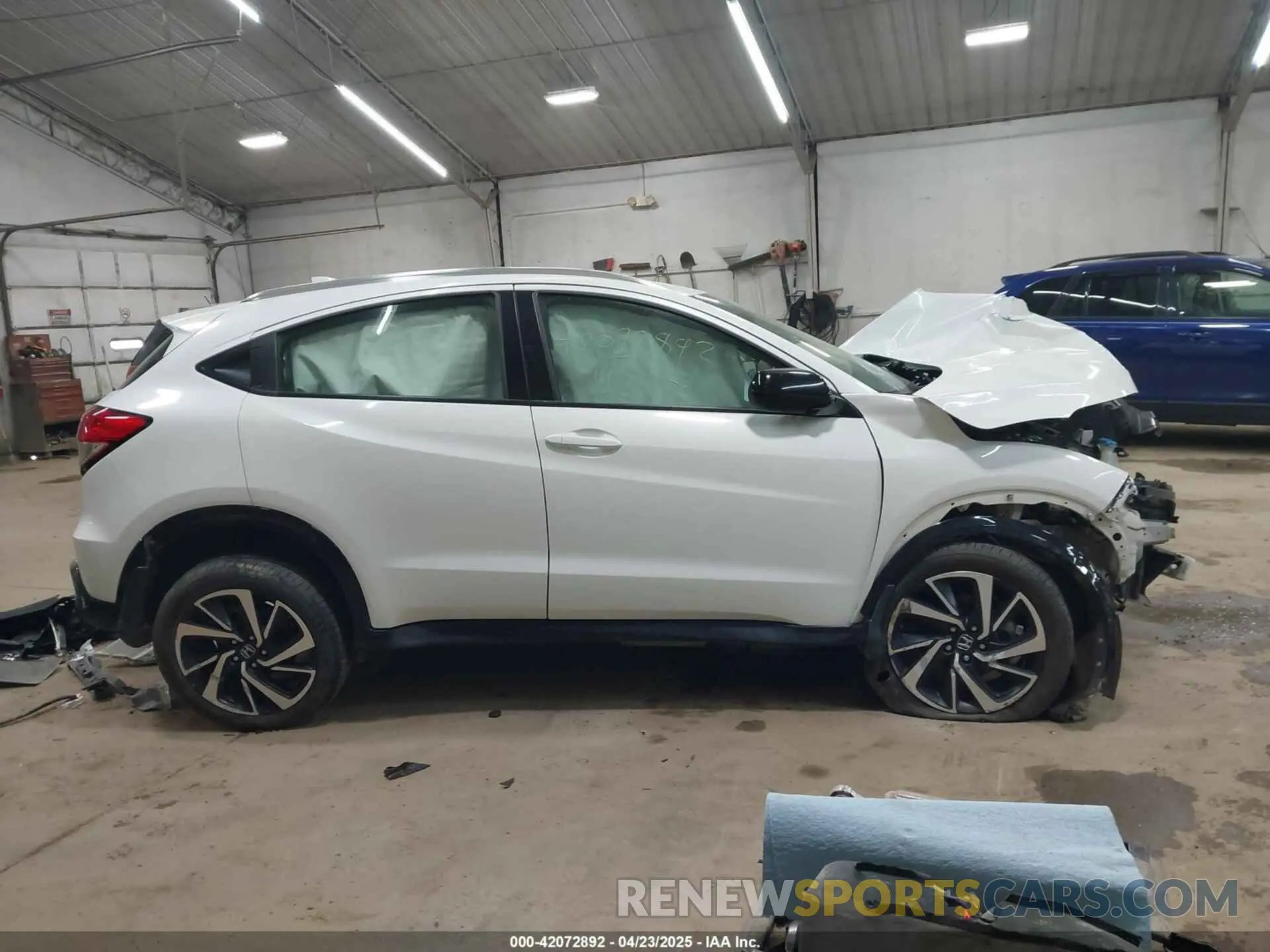 14 Photograph of a damaged car 3CZRU6H1XKM705684 HONDA HR-V 2019