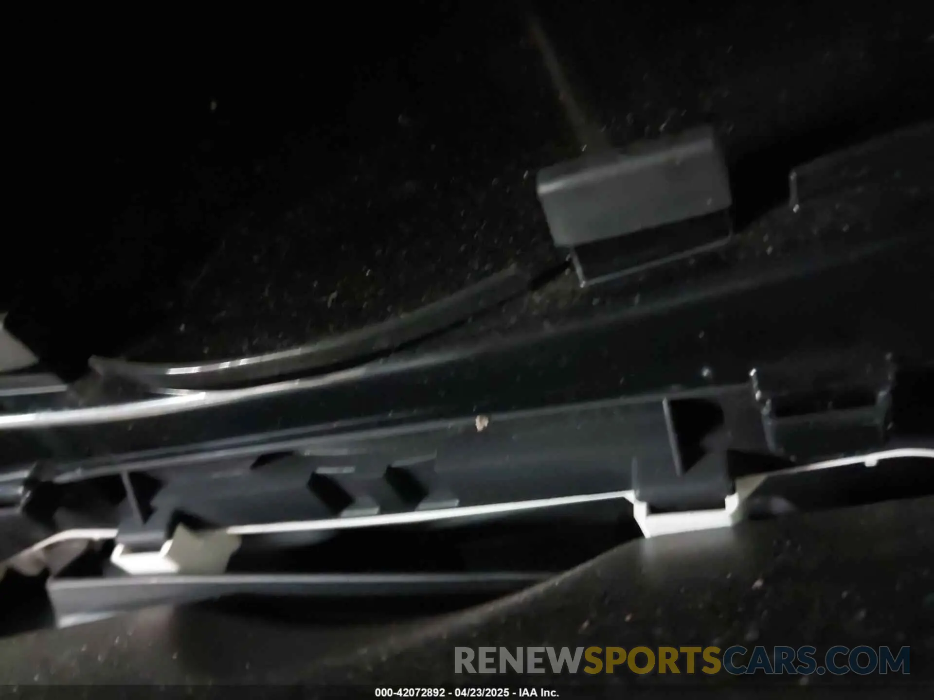 16 Photograph of a damaged car 3CZRU6H1XKM705684 HONDA HR-V 2019