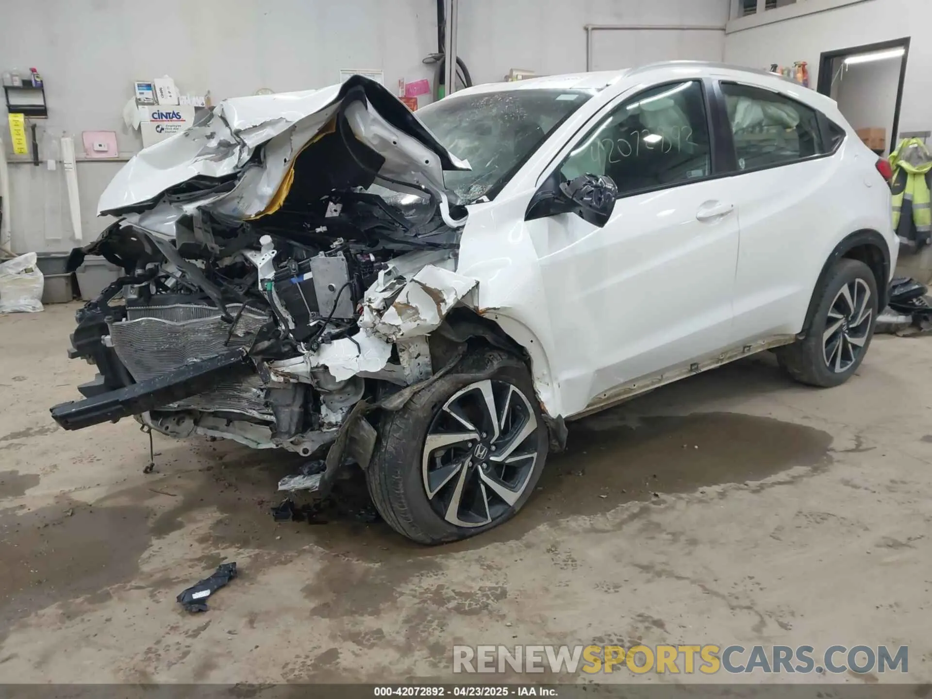 2 Photograph of a damaged car 3CZRU6H1XKM705684 HONDA HR-V 2019