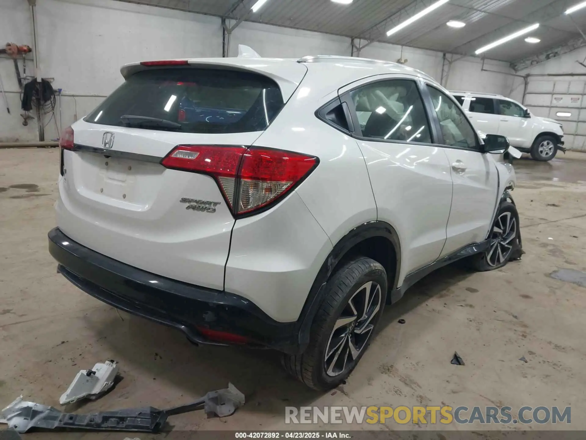 4 Photograph of a damaged car 3CZRU6H1XKM705684 HONDA HR-V 2019