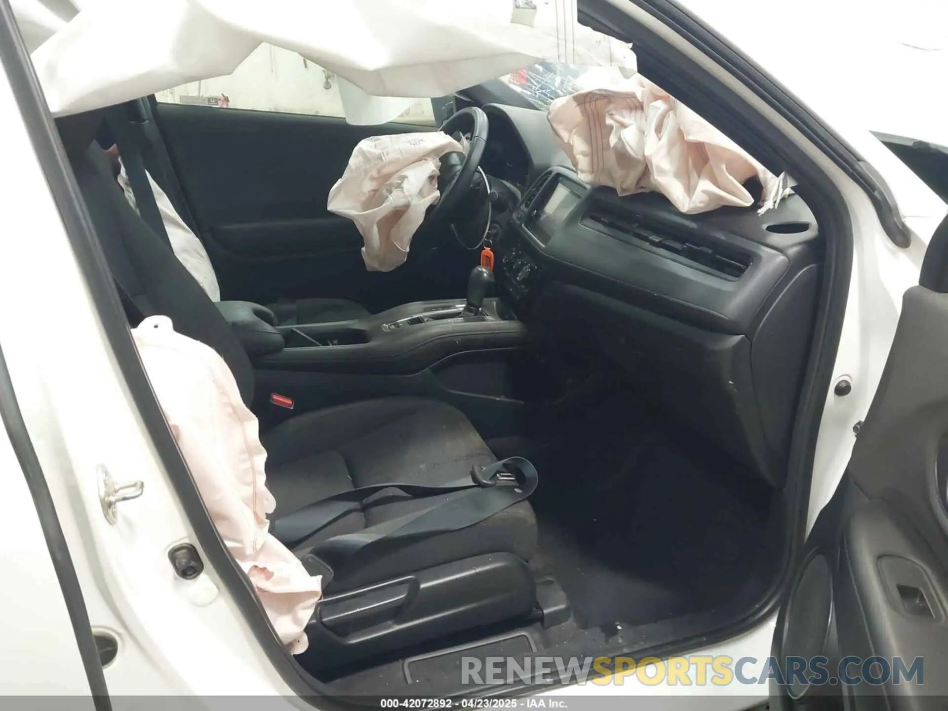 5 Photograph of a damaged car 3CZRU6H1XKM705684 HONDA HR-V 2019